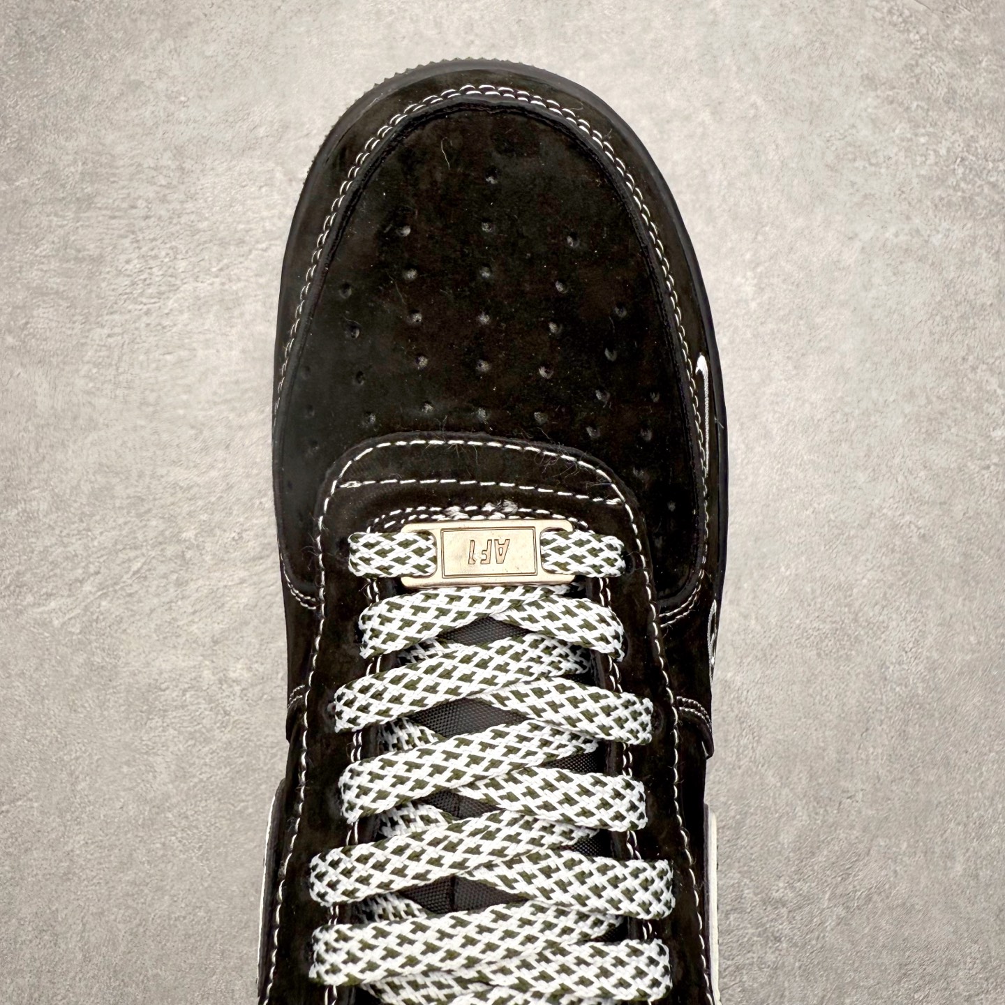 图片[4]-NK Air Force 1´07 Low 空军一号低帮百搭休闲运动板鞋 BB9577-113 柔软、弹性十足的缓震性能和出色的中底设计 横跨复古与现代的外型结合 造就出风靡全球 三十多年的Force 1 直到今天还深受青睐 实拍调校N版已经零色差零失真 百分百还原实物色彩所见即所得 不存在货不对板色差等低级问题 选购参考实物拍摄 不混卖不参货 只用心做好货严格选品 承诺混一赔十 尺码：36 36.5 37.5 38 38.5 39 40 40.5 41 42 42.5 43 44 44.5 45-选品中心