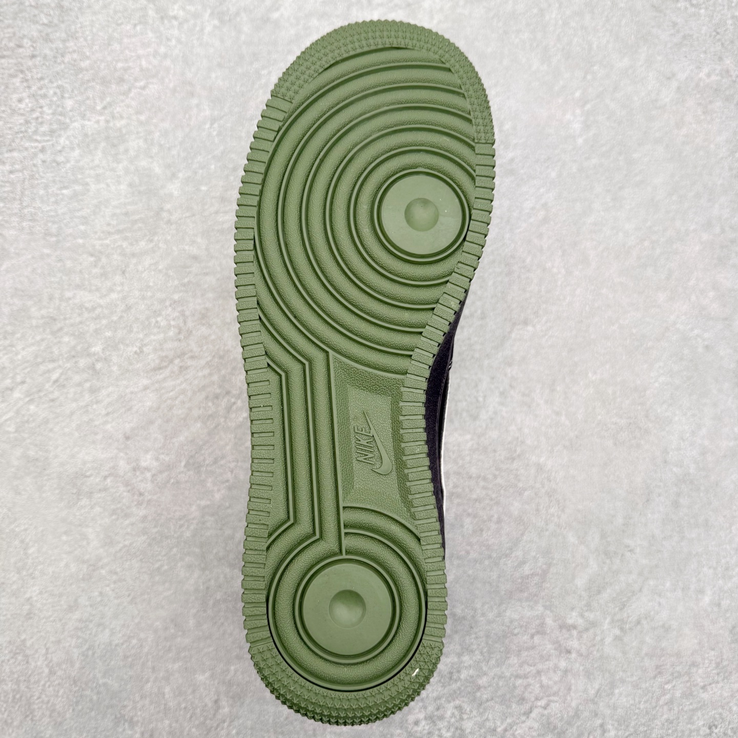 图片[9]-NK Air Force 1´07 Low 空军一号低帮百搭休闲运动板鞋 BB9577-113 柔软、弹性十足的缓震性能和出色的中底设计 横跨复古与现代的外型结合 造就出风靡全球 三十多年的Force 1 直到今天还深受青睐 实拍调校N版已经零色差零失真 百分百还原实物色彩所见即所得 不存在货不对板色差等低级问题 选购参考实物拍摄 不混卖不参货 只用心做好货严格选品 承诺混一赔十 尺码：36 36.5 37.5 38 38.5 39 40 40.5 41 42 42.5 43 44 44.5 45-选品中心