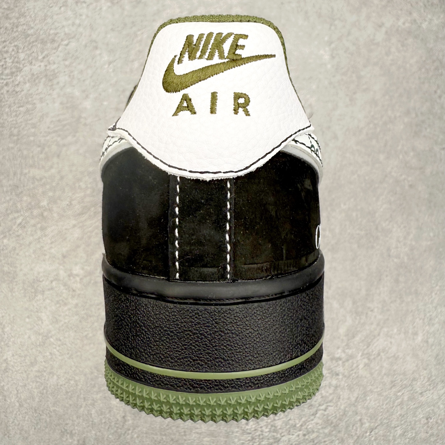 图片[8]-NK Air Force 1´07 Low 空军一号低帮百搭休闲运动板鞋 BB9577-113 柔软、弹性十足的缓震性能和出色的中底设计 横跨复古与现代的外型结合 造就出风靡全球 三十多年的Force 1 直到今天还深受青睐 实拍调校N版已经零色差零失真 百分百还原实物色彩所见即所得 不存在货不对板色差等低级问题 选购参考实物拍摄 不混卖不参货 只用心做好货严格选品 承诺混一赔十 尺码：36 36.5 37.5 38 38.5 39 40 40.5 41 42 42.5 43 44 44.5 45-选品中心