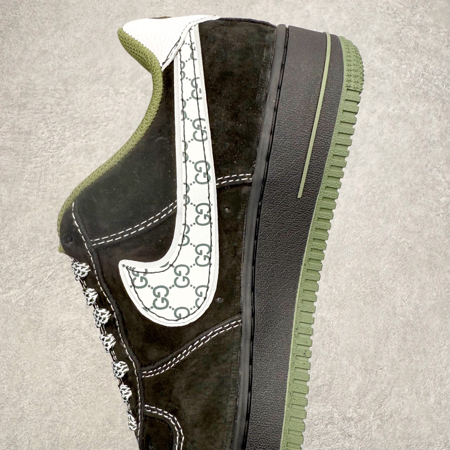 图片[7]-NK Air Force 1´07 Low 空军一号低帮百搭休闲运动板鞋 BB9577-113 柔软、弹性十足的缓震性能和出色的中底设计 横跨复古与现代的外型结合 造就出风靡全球 三十多年的Force 1 直到今天还深受青睐 实拍调校N版已经零色差零失真 百分百还原实物色彩所见即所得 不存在货不对板色差等低级问题 选购参考实物拍摄 不混卖不参货 只用心做好货严格选品 承诺混一赔十 尺码：36 36.5 37.5 38 38.5 39 40 40.5 41 42 42.5 43 44 44.5 45-选品中心