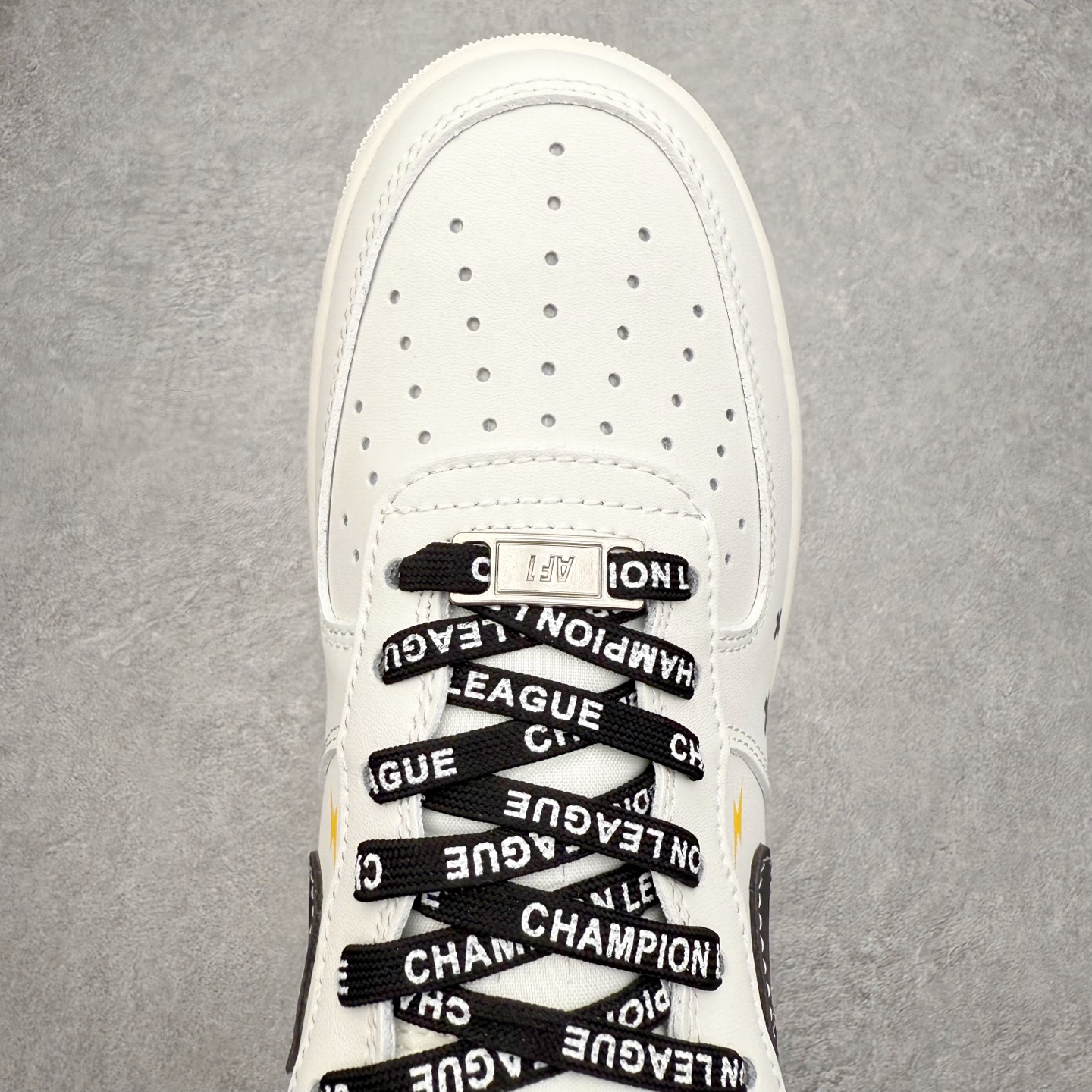 图片[4]-NK Air Force 1´07 Low 空军一号低帮百搭休闲运动板鞋 JP8028-072 柔软、弹性十足的缓震性能和出色的中底设计 横跨复古与现代的外型结合 造就出风靡全球 三十多年的Force 1 直到今天还深受青睐 实拍调校N版已经零色差零失真 百分百还原实物色彩所见即所得 不存在货不对板色差等低级问题 选购参考实物拍摄 不混卖不参货 只用心做好货严格选品 承诺混一赔十 尺码：36 36.5 37.5 38 38.5 39 40 40.5 41 42 42.5 43 44 44.5 45-选品中心