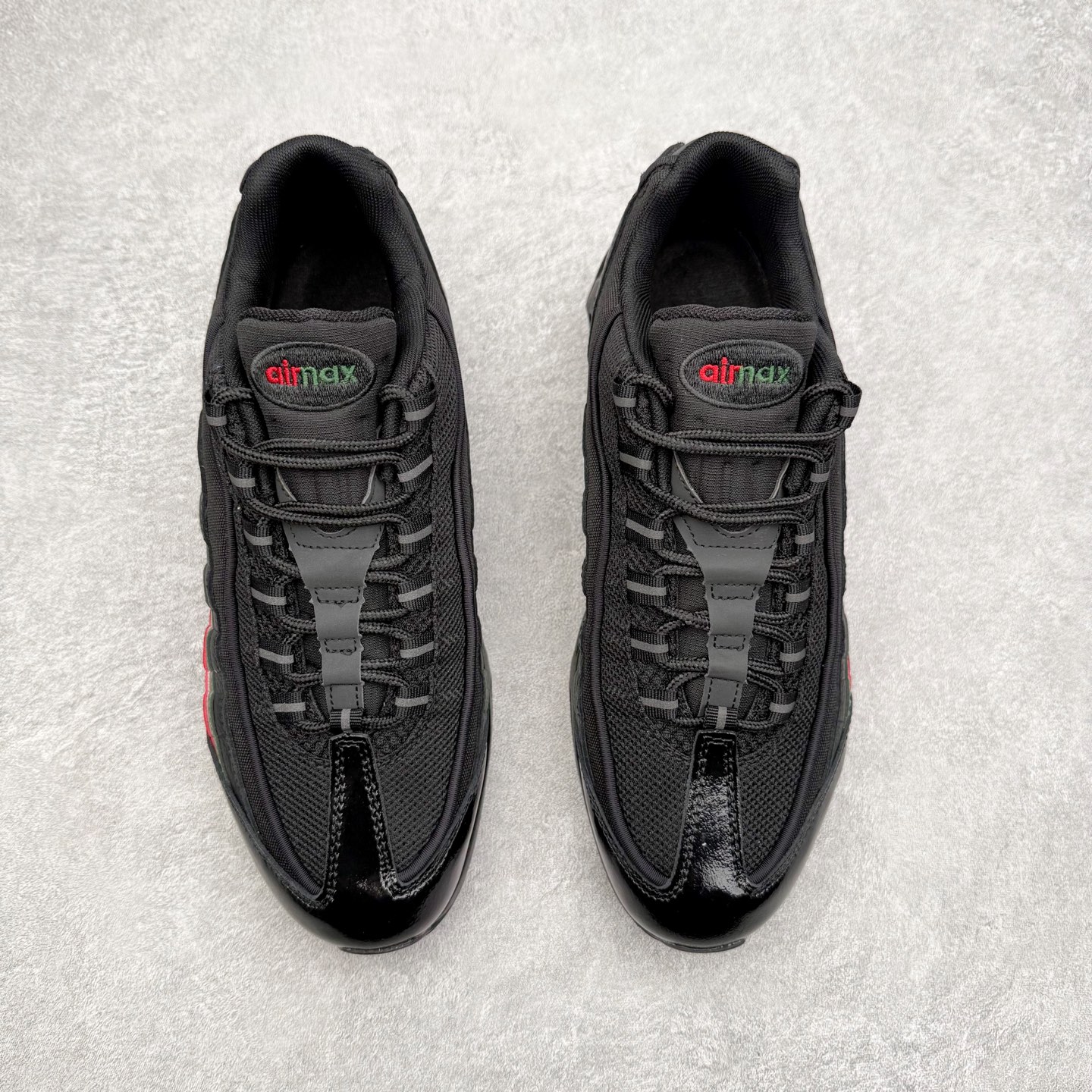 图片[2]-＃纯原 NK Air Max 95 复古减震气垫跑鞋 IB4453-001 经典重温 外单专供大厂出品 品质稳定 一百余色 终端操作 鞋款设计灵感源于人体构造 中底设计基于人体的脊柱构造 是整体设计的核心 尼龙孔眼代表了肋骨 而分层式面板和网眼象征着肌肉纤维和肉体组织 Air Max 95采用了两个独立的吹塑成型的Air-Sole单元 并首次在前掌使用可视化气垫设计 Swoosh logo夜当作一个 点符号放在了鞋子的后帮位置 20年的发展让 AIR MAX 95有了不同的故事 20年后再度面向世人的时候 焕然一新的面貌 让人有了另外一种清新脱俗的感觉 尺码：36 36.5 37.5 38 38.5 39 40 40.5 41 42 42.5 43 44 44.5 45 46 47.5-选品中心