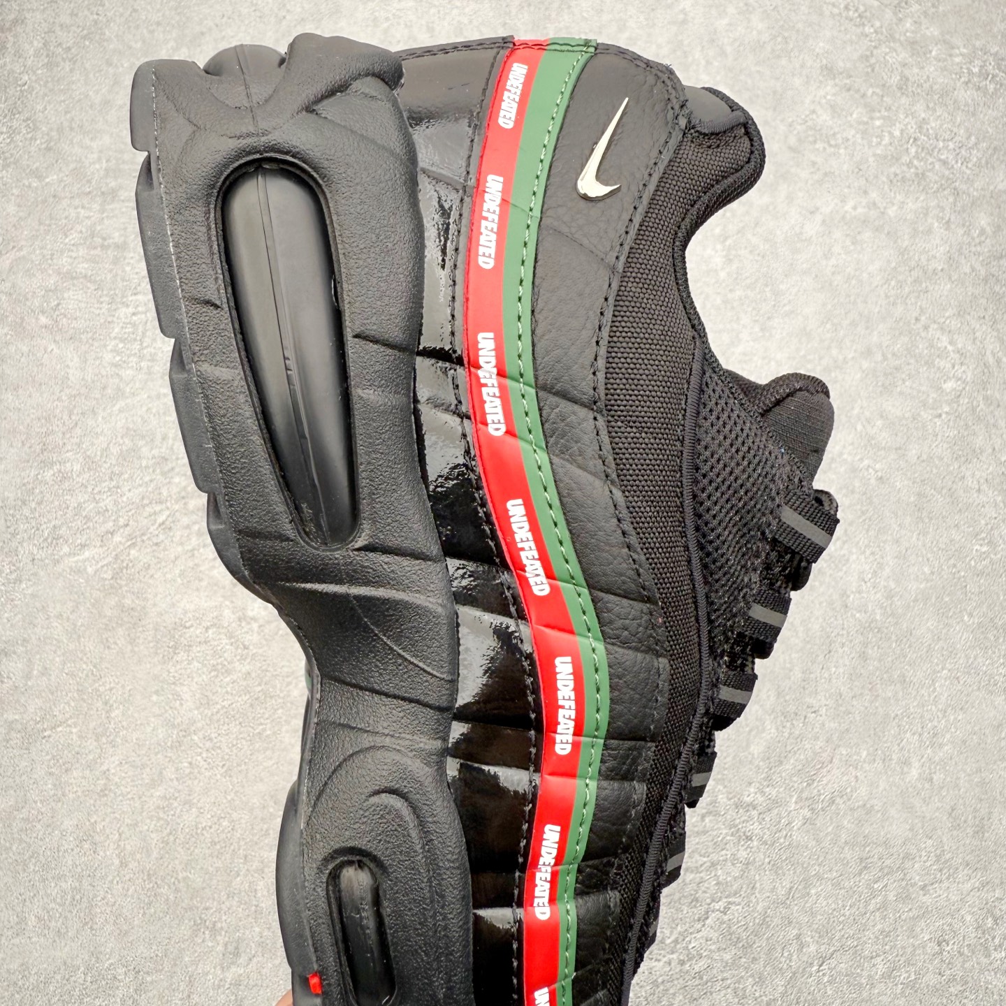 图片[6]-＃纯原 NK Air Max 95 复古减震气垫跑鞋 IB4453-001 经典重温 外单专供大厂出品 品质稳定 一百余色 终端操作 鞋款设计灵感源于人体构造 中底设计基于人体的脊柱构造 是整体设计的核心 尼龙孔眼代表了肋骨 而分层式面板和网眼象征着肌肉纤维和肉体组织 Air Max 95采用了两个独立的吹塑成型的Air-Sole单元 并首次在前掌使用可视化气垫设计 Swoosh logo夜当作一个 点符号放在了鞋子的后帮位置 20年的发展让 AIR MAX 95有了不同的故事 20年后再度面向世人的时候 焕然一新的面貌 让人有了另外一种清新脱俗的感觉 尺码：36 36.5 37.5 38 38.5 39 40 40.5 41 42 42.5 43 44 44.5 45 46 47.5-选品中心