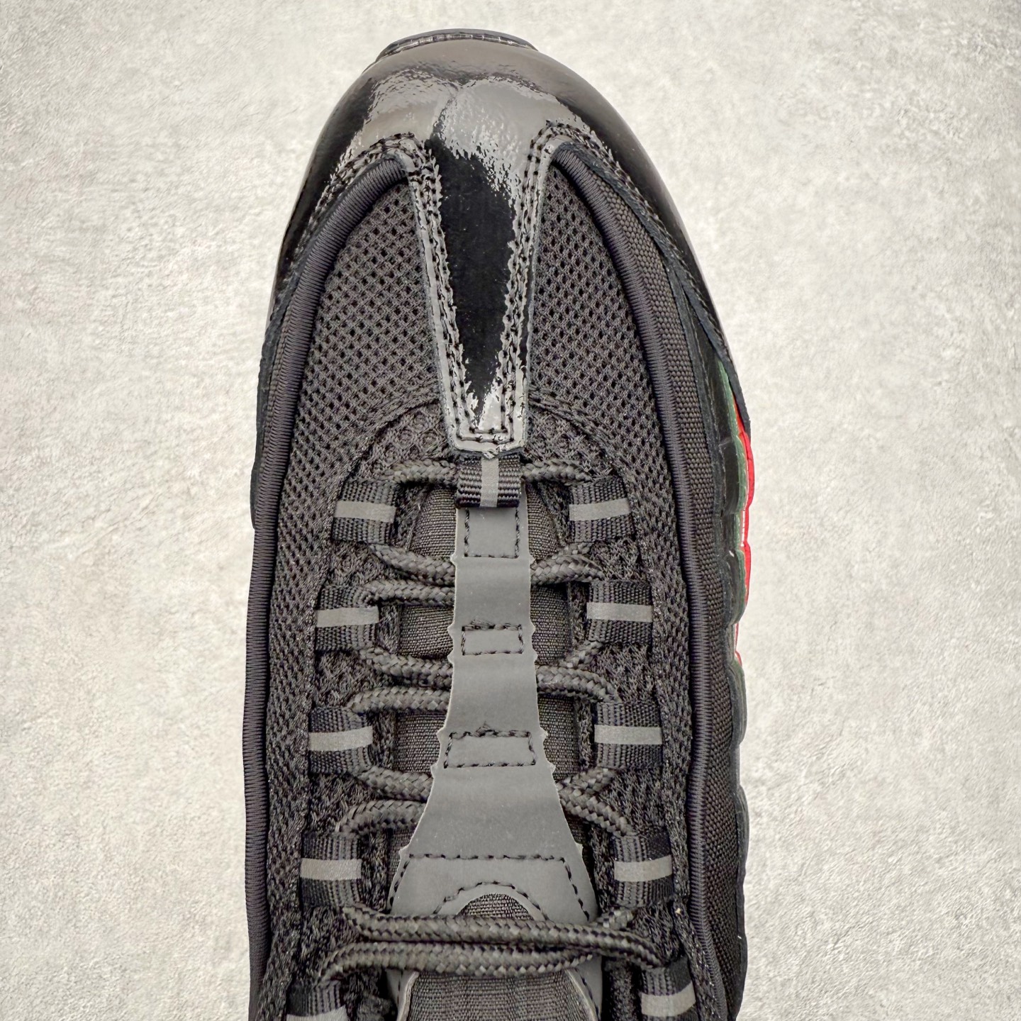 图片[4]-＃纯原 NK Air Max 95 复古减震气垫跑鞋 IB4453-001 经典重温 外单专供大厂出品 品质稳定 一百余色 终端操作 鞋款设计灵感源于人体构造 中底设计基于人体的脊柱构造 是整体设计的核心 尼龙孔眼代表了肋骨 而分层式面板和网眼象征着肌肉纤维和肉体组织 Air Max 95采用了两个独立的吹塑成型的Air-Sole单元 并首次在前掌使用可视化气垫设计 Swoosh logo夜当作一个 点符号放在了鞋子的后帮位置 20年的发展让 AIR MAX 95有了不同的故事 20年后再度面向世人的时候 焕然一新的面貌 让人有了另外一种清新脱俗的感觉 尺码：36 36.5 37.5 38 38.5 39 40 40.5 41 42 42.5 43 44 44.5 45 46 47.5-选品中心