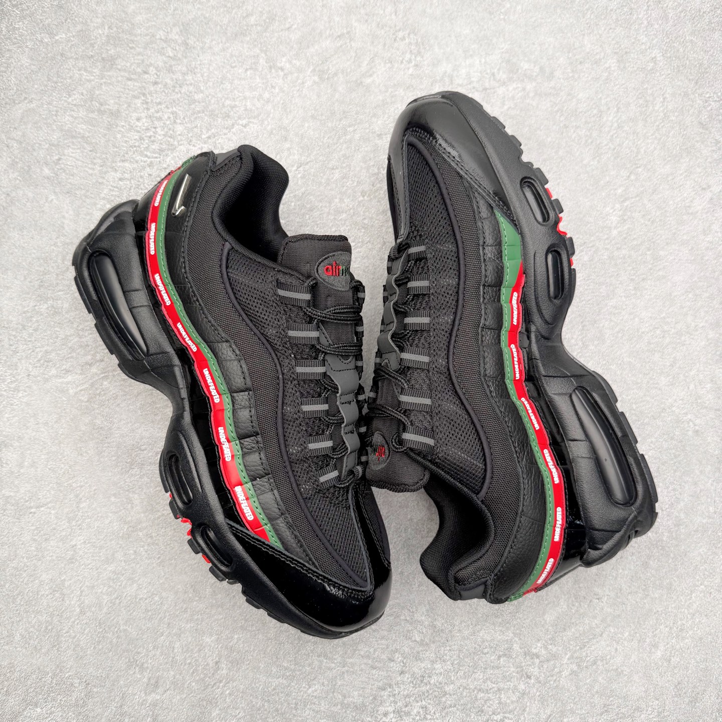 图片[3]-＃纯原 NK Air Max 95 复古减震气垫跑鞋 IB4453-001 经典重温 外单专供大厂出品 品质稳定 一百余色 终端操作 鞋款设计灵感源于人体构造 中底设计基于人体的脊柱构造 是整体设计的核心 尼龙孔眼代表了肋骨 而分层式面板和网眼象征着肌肉纤维和肉体组织 Air Max 95采用了两个独立的吹塑成型的Air-Sole单元 并首次在前掌使用可视化气垫设计 Swoosh logo夜当作一个 点符号放在了鞋子的后帮位置 20年的发展让 AIR MAX 95有了不同的故事 20年后再度面向世人的时候 焕然一新的面貌 让人有了另外一种清新脱俗的感觉 尺码：36 36.5 37.5 38 38.5 39 40 40.5 41 42 42.5 43 44 44.5 45 46 47.5-选品中心