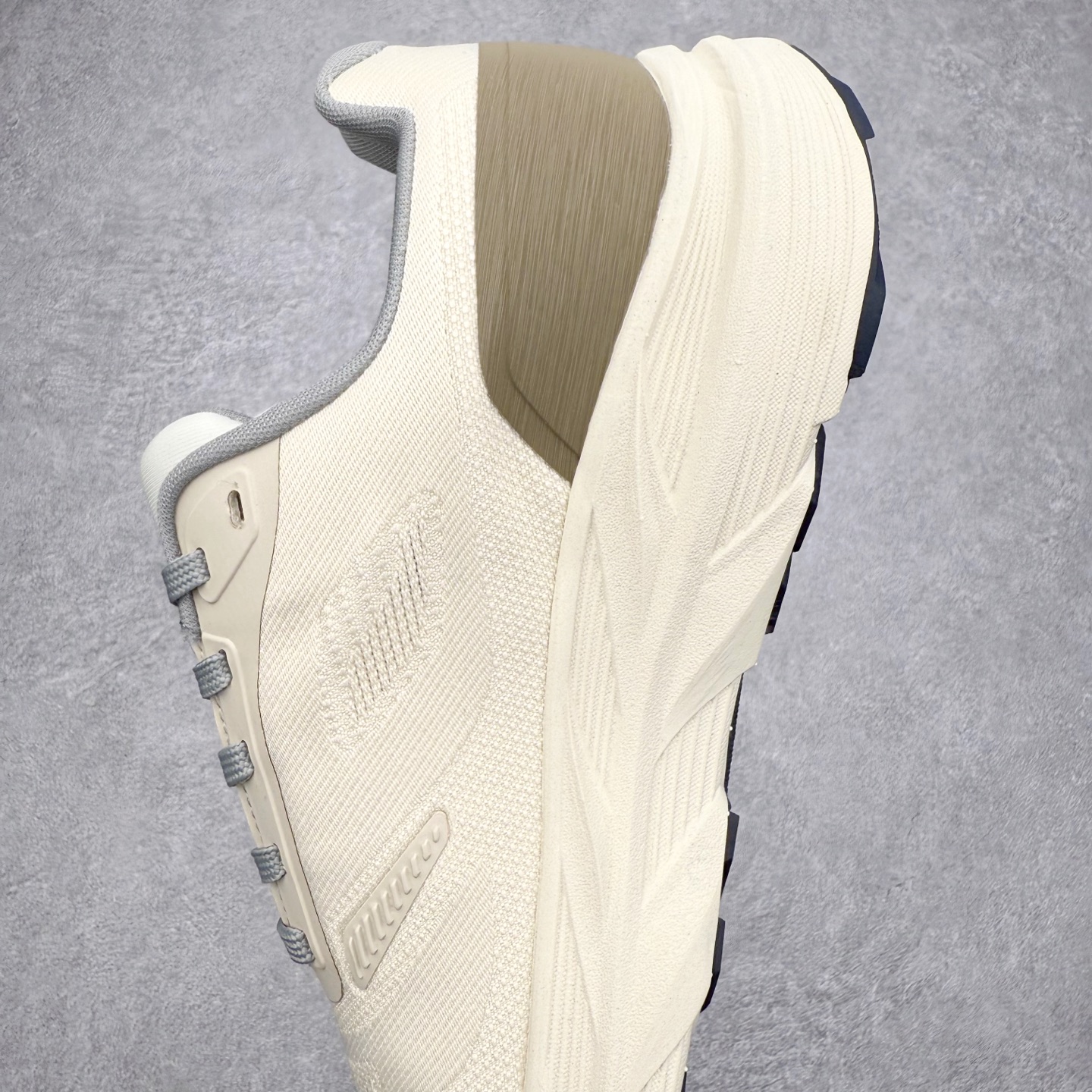 图片[7]-可隆KOLON SPORT 抓地V底巴斯夫轻盈KRUST越野跑鞋 户外功能鞋 男女同款 KOLON SPORT 可隆1973年诞生，并首次推出登山装备。自创立起，KOLON SPORT就把绿色定为基本色调，以常青树为品牌标志，坚持以关爱自然为己任，积极探求自然界的舒适，并以此应用于新产品的开发与研究。40多年来，历经不断革新，成就高端专业户外品牌。实拍调校N版已经零色差零失真 百分百还原实物色彩所见即所得 不存在货不对板色差等低级问题 选购参考实物拍摄 不混卖不参货 只用心做好货严格选品 承诺混一赔十 尺码：36 36.5 37.5 38 38.5 39 40 40.5 41 42 42.5 43 44 44.5 45-选品中心