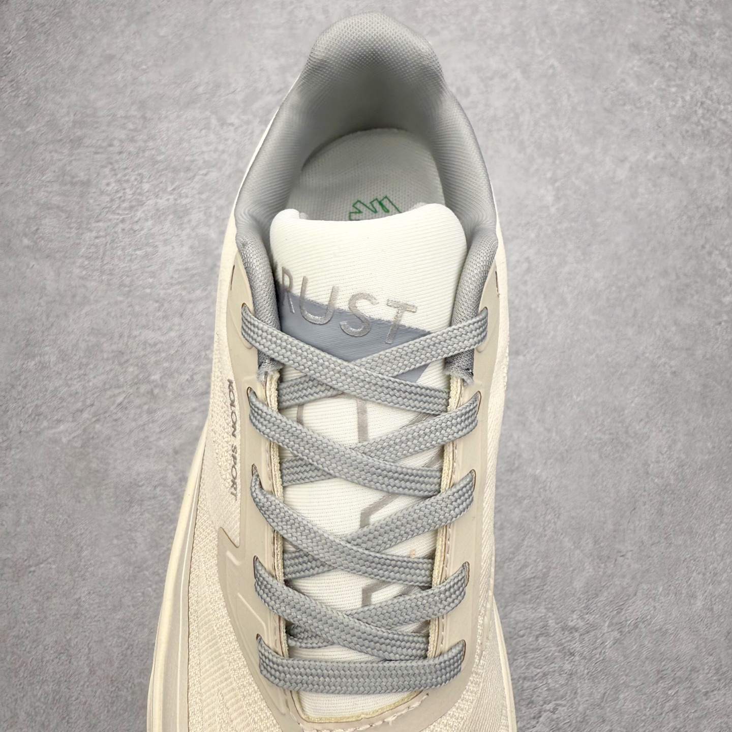 图片[5]-可隆KOLON SPORT 抓地V底巴斯夫轻盈KRUST越野跑鞋 户外功能鞋 男女同款 KOLON SPORT 可隆1973年诞生，并首次推出登山装备。自创立起，KOLON SPORT就把绿色定为基本色调，以常青树为品牌标志，坚持以关爱自然为己任，积极探求自然界的舒适，并以此应用于新产品的开发与研究。40多年来，历经不断革新，成就高端专业户外品牌。实拍调校N版已经零色差零失真 百分百还原实物色彩所见即所得 不存在货不对板色差等低级问题 选购参考实物拍摄 不混卖不参货 只用心做好货严格选品 承诺混一赔十 尺码：36 36.5 37.5 38 38.5 39 40 40.5 41 42 42.5 43 44 44.5 45-选品中心