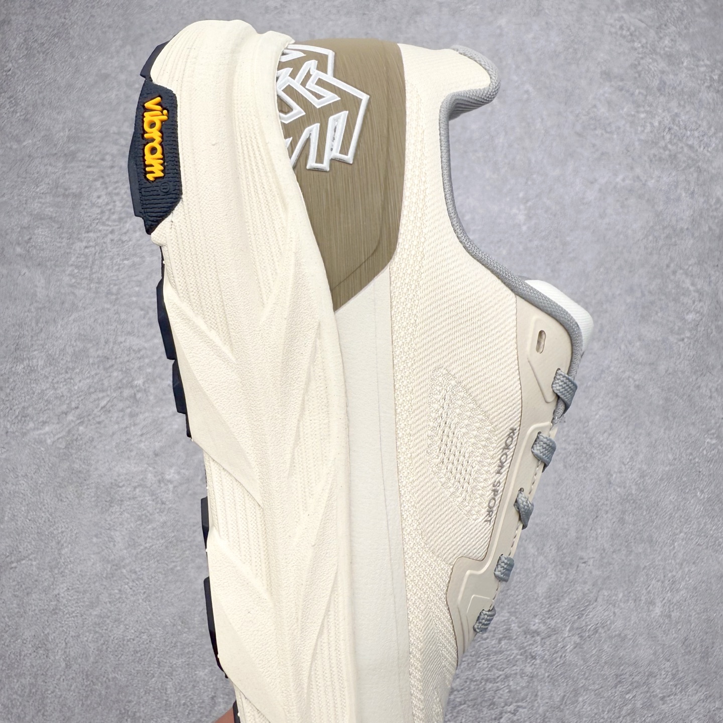 图片[6]-可隆KOLON SPORT 抓地V底巴斯夫轻盈KRUST越野跑鞋 户外功能鞋 男女同款 KOLON SPORT 可隆1973年诞生，并首次推出登山装备。自创立起，KOLON SPORT就把绿色定为基本色调，以常青树为品牌标志，坚持以关爱自然为己任，积极探求自然界的舒适，并以此应用于新产品的开发与研究。40多年来，历经不断革新，成就高端专业户外品牌。实拍调校N版已经零色差零失真 百分百还原实物色彩所见即所得 不存在货不对板色差等低级问题 选购参考实物拍摄 不混卖不参货 只用心做好货严格选品 承诺混一赔十 尺码：36 36.5 37.5 38 38.5 39 40 40.5 41 42 42.5 43 44 44.5 45-选品中心