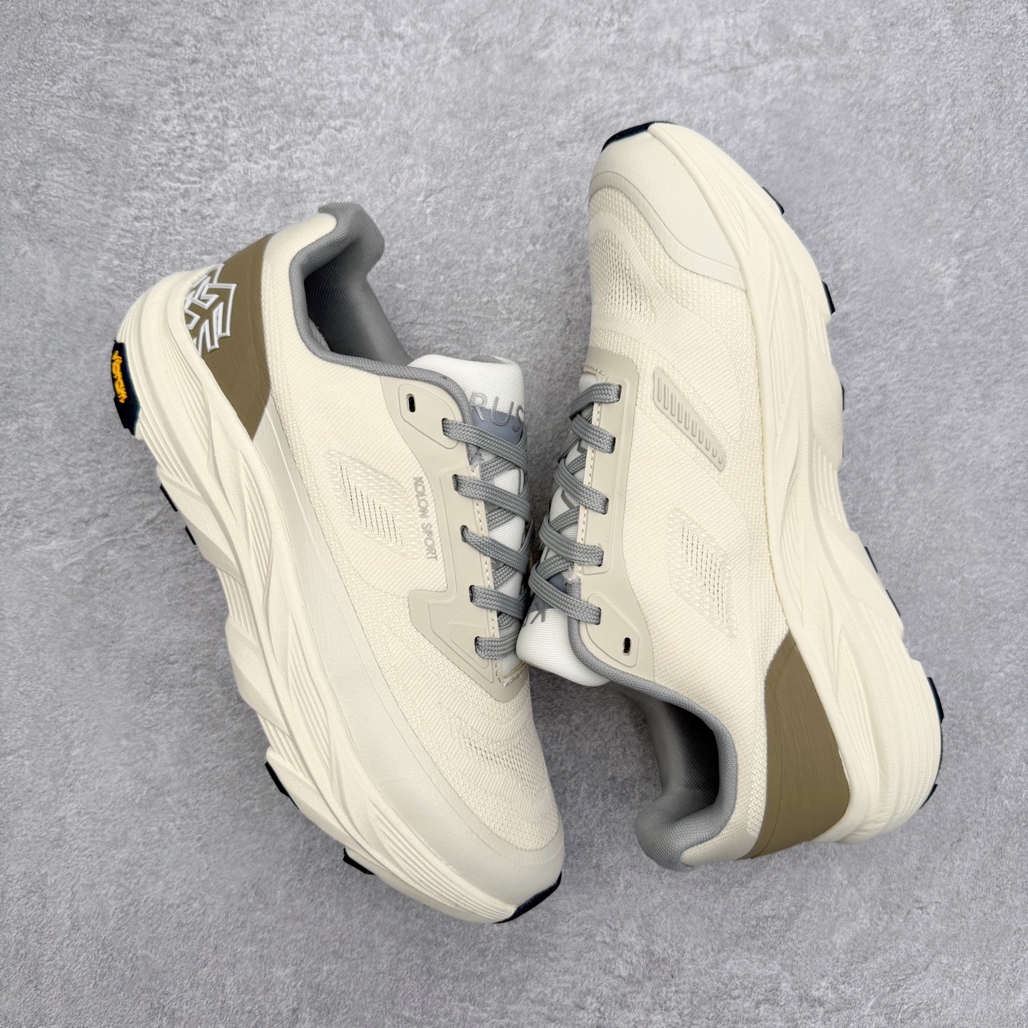 图片[3]-可隆KOLON SPORT 抓地V底巴斯夫轻盈KRUST越野跑鞋 户外功能鞋 男女同款 KOLON SPORT 可隆1973年诞生，并首次推出登山装备。自创立起，KOLON SPORT就把绿色定为基本色调，以常青树为品牌标志，坚持以关爱自然为己任，积极探求自然界的舒适，并以此应用于新产品的开发与研究。40多年来，历经不断革新，成就高端专业户外品牌。实拍调校N版已经零色差零失真 百分百还原实物色彩所见即所得 不存在货不对板色差等低级问题 选购参考实物拍摄 不混卖不参货 只用心做好货严格选品 承诺混一赔十 尺码：36 36.5 37.5 38 38.5 39 40 40.5 41 42 42.5 43 44 44.5 45-选品中心