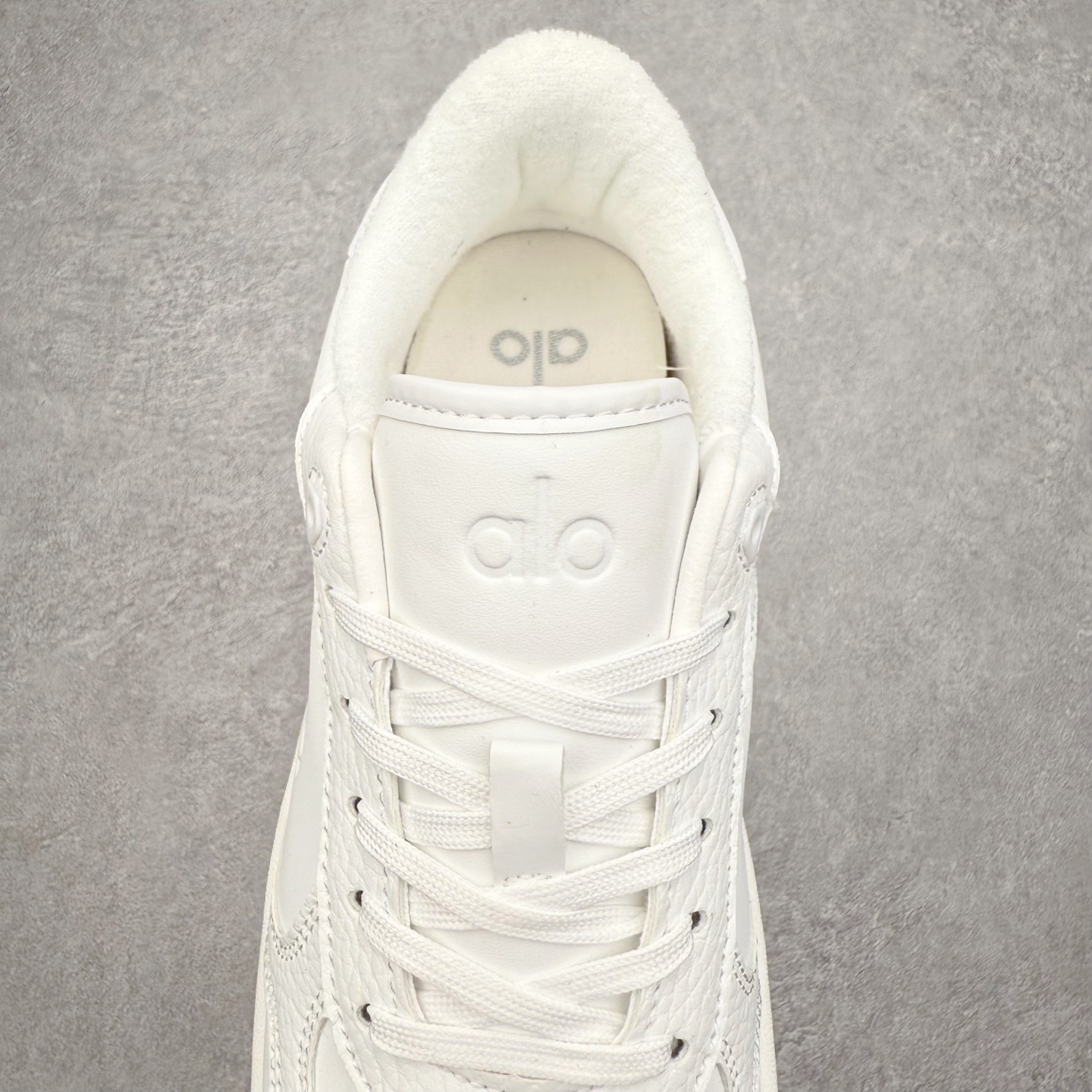 图片[5]-Alo yoga 易梦玲 Jisoo智秀 等多位明星同款上脚 主打各大平台外贸主推大厂采购原材料多处细节一步到位 生产细节 没得说 一款随意搭配的都好看的鞋子aIo采用增高4cm 主打熊猫色 春夏秋冬四季款 舒适简约板鞋 TPU防滑耐磨鞋底 #alo #alo女孩 #AIo #健身穿搭 #鞋子推荐 #板鞋 尺码：35 36 37 38 39 40 41 42 43 44 45-选品中心