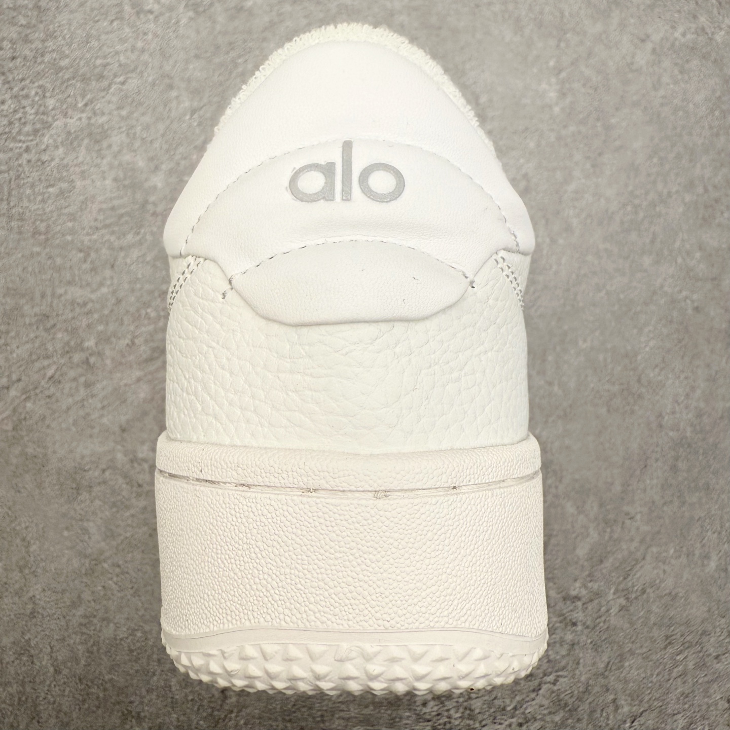 图片[8]-Alo yoga 易梦玲 Jisoo智秀 等多位明星同款上脚 主打各大平台外贸主推大厂采购原材料多处细节一步到位 生产细节 没得说 一款随意搭配的都好看的鞋子aIo采用增高4cm 主打熊猫色 春夏秋冬四季款 舒适简约板鞋 TPU防滑耐磨鞋底 #alo #alo女孩 #AIo #健身穿搭 #鞋子推荐 #板鞋 尺码：35 36 37 38 39 40 41 42 43 44 45-选品中心