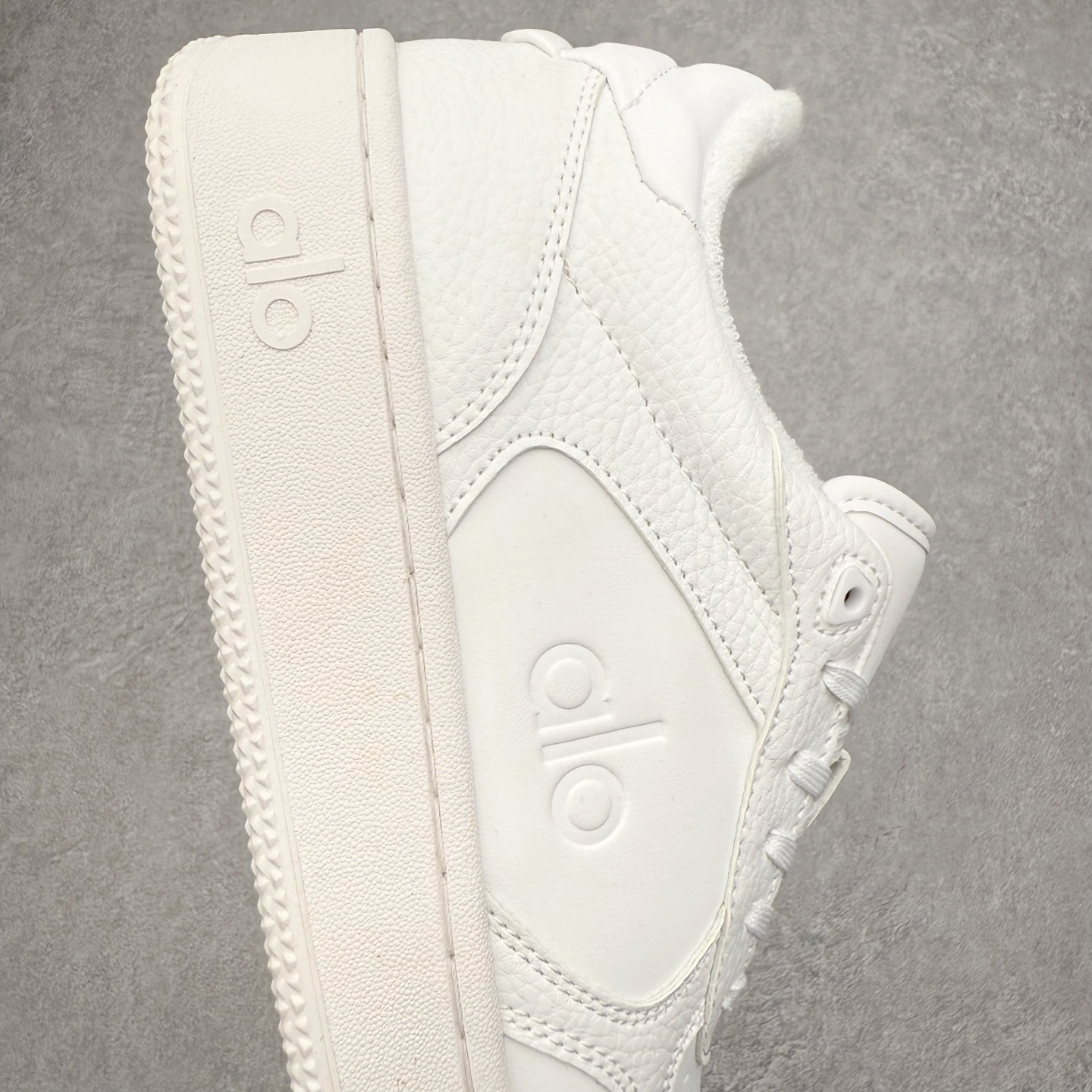 图片[6]-Alo yoga 易梦玲 Jisoo智秀 等多位明星同款上脚 主打各大平台外贸主推大厂采购原材料多处细节一步到位 生产细节 没得说 一款随意搭配的都好看的鞋子aIo采用增高4cm 主打熊猫色 春夏秋冬四季款 舒适简约板鞋 TPU防滑耐磨鞋底 #alo #alo女孩 #AIo #健身穿搭 #鞋子推荐 #板鞋 尺码：35 36 37 38 39 40 41 42 43 44 45-选品中心