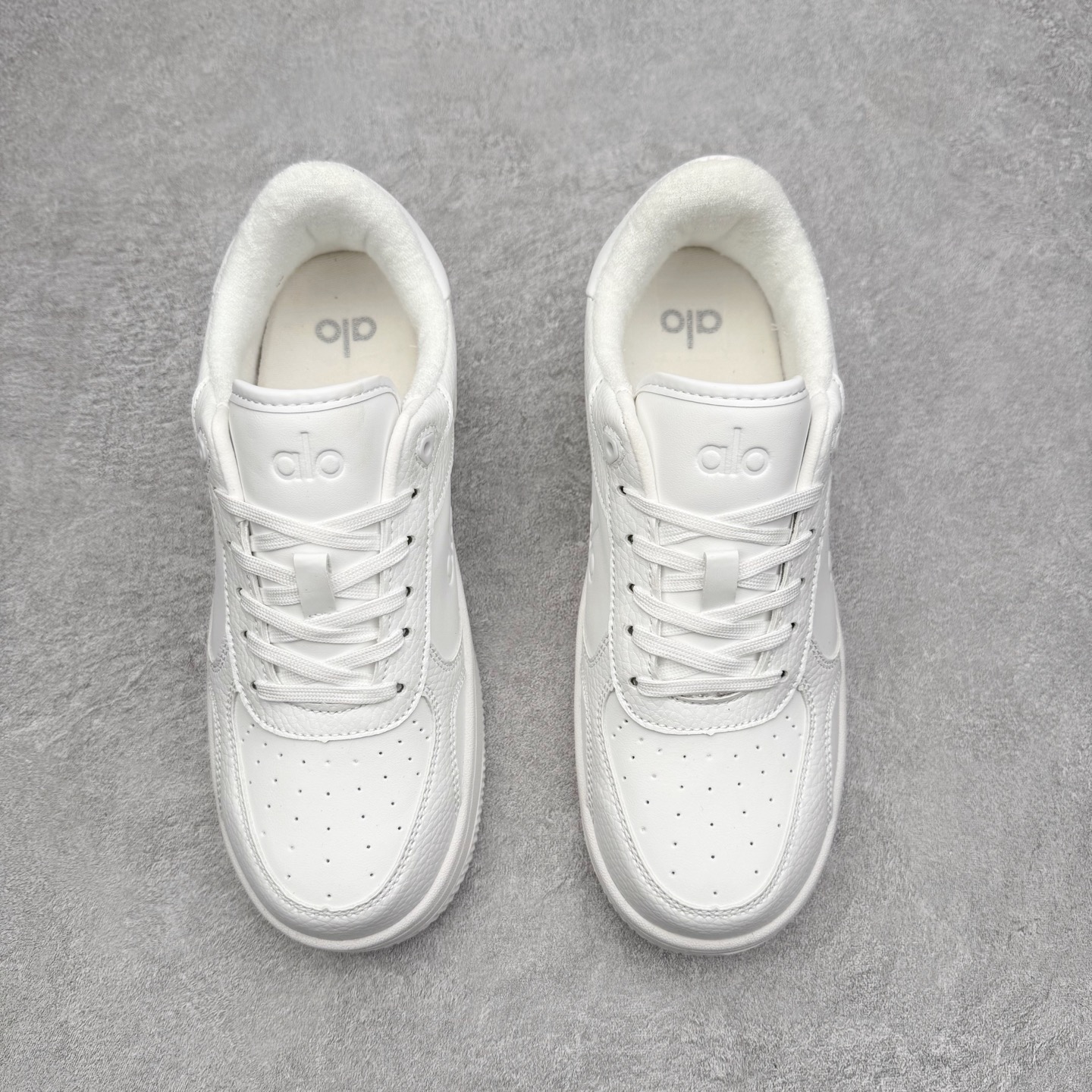 图片[2]-Alo yoga 易梦玲 Jisoo智秀 等多位明星同款上脚 主打各大平台外贸主推大厂采购原材料多处细节一步到位 生产细节 没得说 一款随意搭配的都好看的鞋子aIo采用增高4cm 主打熊猫色 春夏秋冬四季款 舒适简约板鞋 TPU防滑耐磨鞋底 #alo #alo女孩 #AIo #健身穿搭 #鞋子推荐 #板鞋 尺码：35 36 37 38 39 40 41 42 43 44 45-选品中心