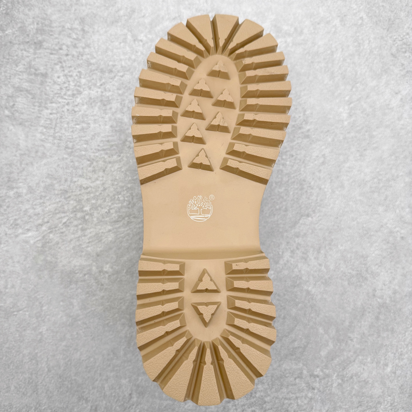 图片[9]-Timberland添柏岚/天伯伦 秋冬新品 秋冬必备户外休闲大黄靴系列#广东大厂品质 原盒原包装 时尚潮流搭配 面料采用意大利🇮🇹顶级磨砂细纹牛皮 轻质大底 搭配防臭防腐真皮乳胶鞋垫 大底到五金都是代工厂原材料制作 同原版固特异永不开胶工艺 好货不杀猪 首单质量严格把控 全网独家首发 品质毋庸置疑 全套官网统一包装 给您完美的穿着体验 质量考究耐穿 型男必备 专治不帅 高品质脚感一流 今年冬季防寒户外专用 日常随意搭配 尺码：38-44（皮鞋码）-选品中心