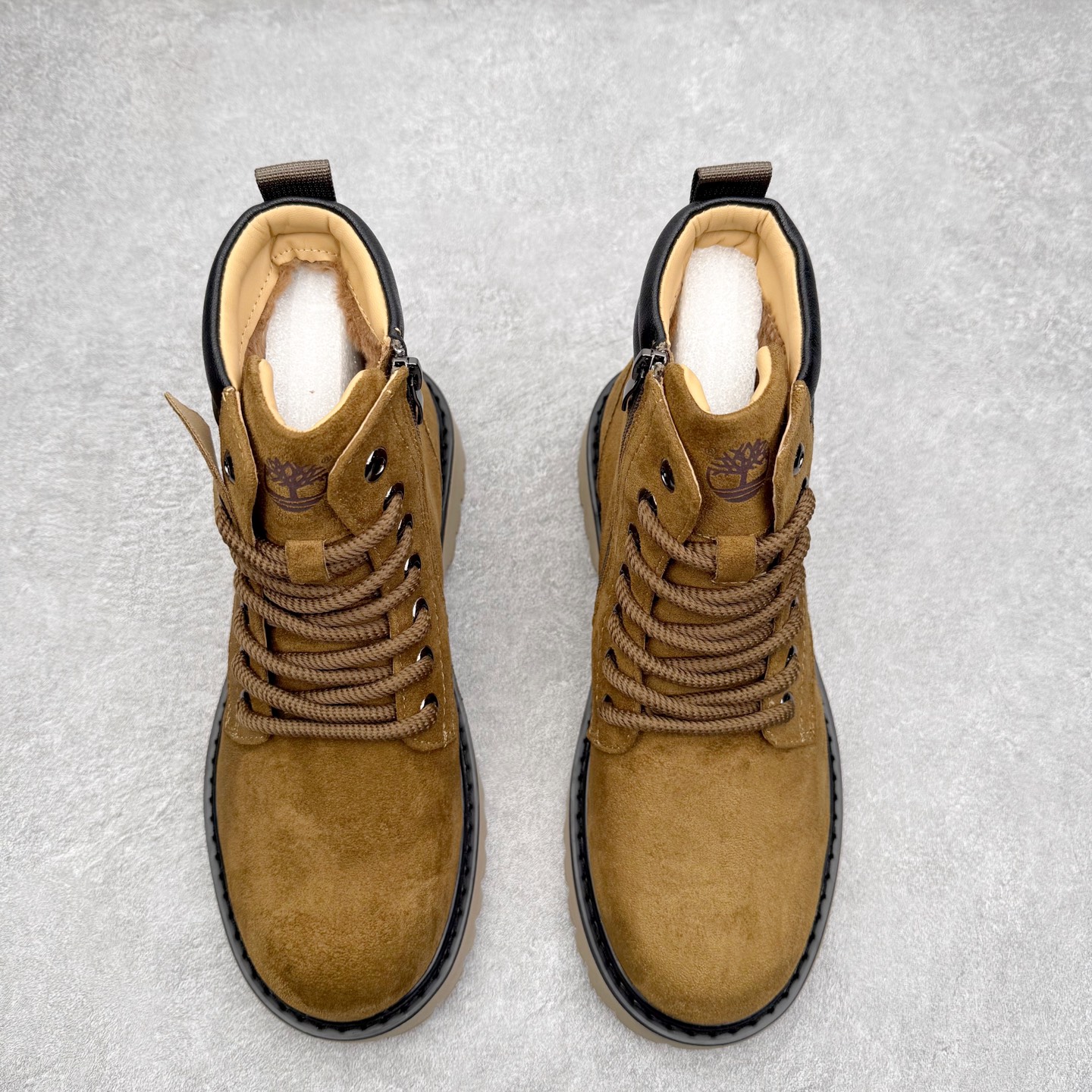 图片[2]-Timberland添柏岚/天伯伦 秋冬新品 秋冬必备户外休闲大黄靴系列#广东大厂品质 原盒原包装 时尚潮流搭配 面料采用意大利🇮🇹顶级磨砂细纹牛皮 轻质大底 搭配防臭防腐真皮乳胶鞋垫 大底到五金都是代工厂原材料制作 同原版固特异永不开胶工艺 好货不杀猪 首单质量严格把控 全网独家首发 品质毋庸置疑 全套官网统一包装 给您完美的穿着体验 质量考究耐穿 型男必备 专治不帅 高品质脚感一流 今年冬季防寒户外专用 日常随意搭配 尺码：38-44（皮鞋码）-选品中心