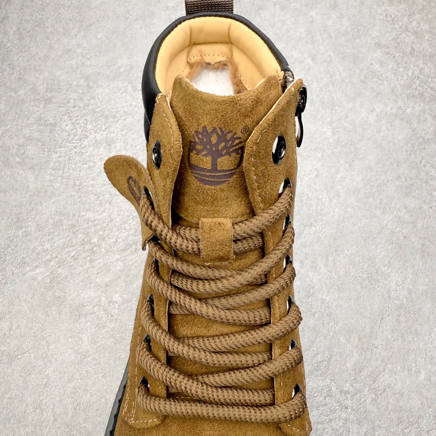 图片[5]-Timberland添柏岚/天伯伦 秋冬新品 秋冬必备户外休闲大黄靴系列#广东大厂品质 原盒原包装 时尚潮流搭配 面料采用意大利🇮🇹顶级磨砂细纹牛皮 轻质大底 搭配防臭防腐真皮乳胶鞋垫 大底到五金都是代工厂原材料制作 同原版固特异永不开胶工艺 好货不杀猪 首单质量严格把控 全网独家首发 品质毋庸置疑 全套官网统一包装 给您完美的穿着体验 质量考究耐穿 型男必备 专治不帅 高品质脚感一流 今年冬季防寒户外专用 日常随意搭配 尺码：38-44（皮鞋码）-选品中心