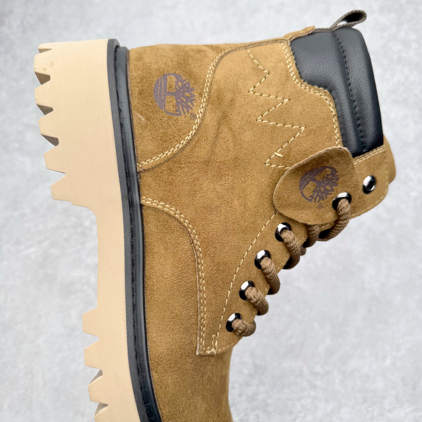 图片[6]-Timberland添柏岚/天伯伦 秋冬新品 秋冬必备户外休闲大黄靴系列#广东大厂品质 原盒原包装 时尚潮流搭配 面料采用意大利🇮🇹顶级磨砂细纹牛皮 轻质大底 搭配防臭防腐真皮乳胶鞋垫 大底到五金都是代工厂原材料制作 同原版固特异永不开胶工艺 好货不杀猪 首单质量严格把控 全网独家首发 品质毋庸置疑 全套官网统一包装 给您完美的穿着体验 质量考究耐穿 型男必备 专治不帅 高品质脚感一流 今年冬季防寒户外专用 日常随意搭配 尺码：38-44（皮鞋码）-选品中心