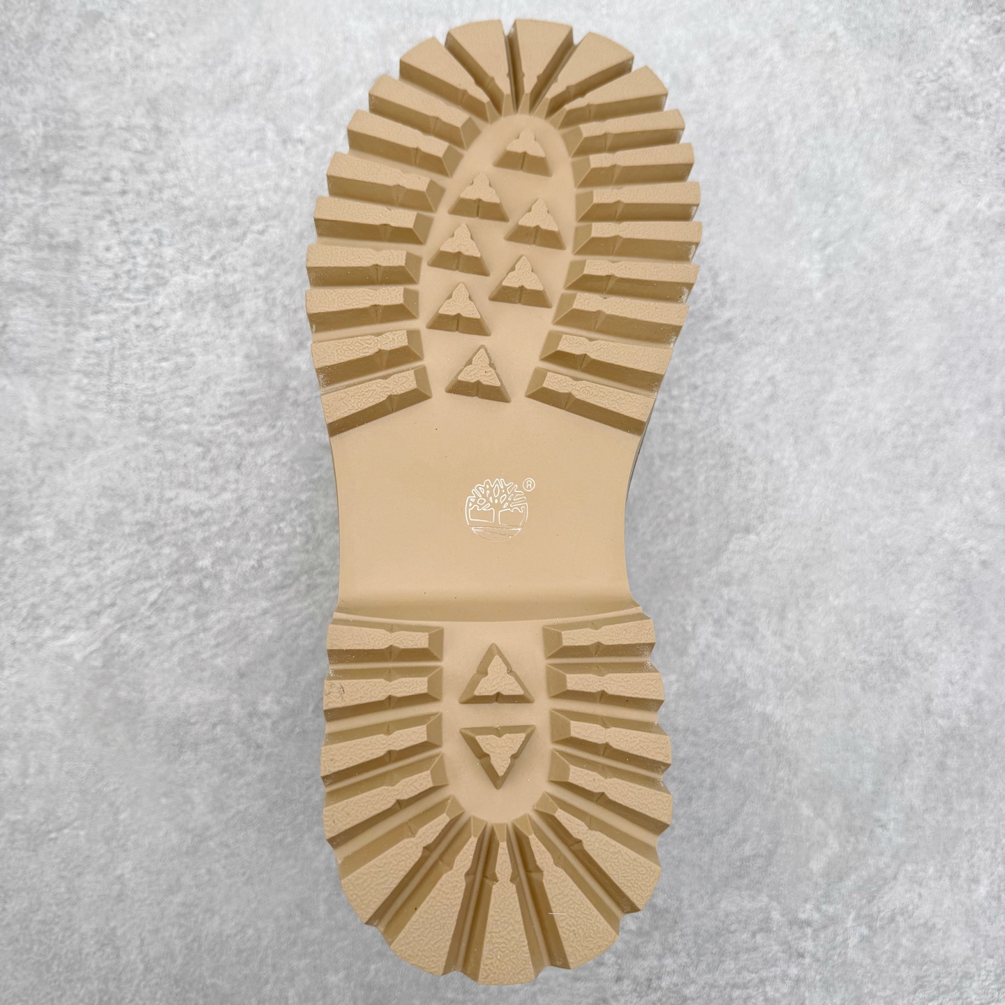 图片[9]-Timberland添柏岚/天伯伦 秋冬新品 秋冬必备户外休闲大黄靴系列#广东大厂品质 原盒原包装 时尚潮流搭配 面料采用意大利🇮🇹顶级磨砂细纹牛皮 轻质大底 搭配防臭防腐真皮乳胶鞋垫 大底到五金都是代工厂原材料制作 同原版固特异永不开胶工艺 好货不杀猪 首单质量严格把控 全网独家首发 品质毋庸置疑 全套官网统一包装 给您完美的穿着体验 质量考究耐穿 型男必备 专治不帅 高品质脚感一流 今年冬季防寒户外专用 日常随意搭配 尺码：38-44（皮鞋码）-选品中心