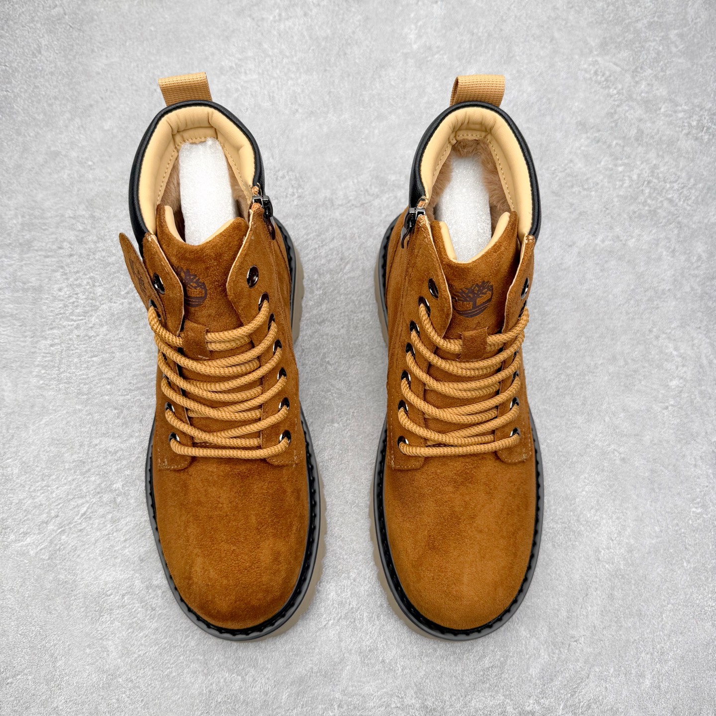 图片[2]-Timberland添柏岚/天伯伦 秋冬新品 秋冬必备户外休闲大黄靴系列#广东大厂品质 原盒原包装 时尚潮流搭配 面料采用意大利🇮🇹顶级磨砂细纹牛皮 轻质大底 搭配防臭防腐真皮乳胶鞋垫 大底到五金都是代工厂原材料制作 同原版固特异永不开胶工艺 好货不杀猪 首单质量严格把控 全网独家首发 品质毋庸置疑 全套官网统一包装 给您完美的穿着体验 质量考究耐穿 型男必备 专治不帅 高品质脚感一流 今年冬季防寒户外专用 日常随意搭配 尺码：38-44（皮鞋码）-选品中心