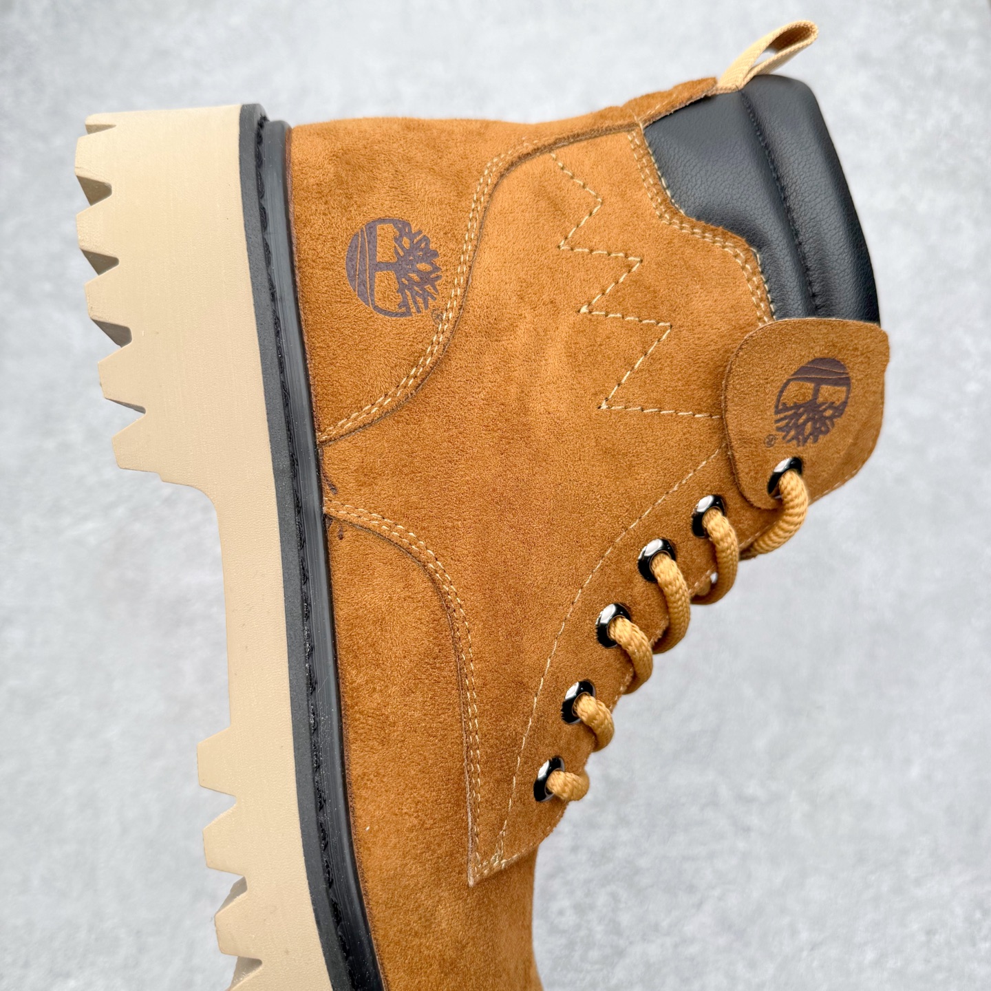 图片[6]-Timberland添柏岚/天伯伦 秋冬新品 秋冬必备户外休闲大黄靴系列#广东大厂品质 原盒原包装 时尚潮流搭配 面料采用意大利🇮🇹顶级磨砂细纹牛皮 轻质大底 搭配防臭防腐真皮乳胶鞋垫 大底到五金都是代工厂原材料制作 同原版固特异永不开胶工艺 好货不杀猪 首单质量严格把控 全网独家首发 品质毋庸置疑 全套官网统一包装 给您完美的穿着体验 质量考究耐穿 型男必备 专治不帅 高品质脚感一流 今年冬季防寒户外专用 日常随意搭配 尺码：38-44（皮鞋码）-选品中心