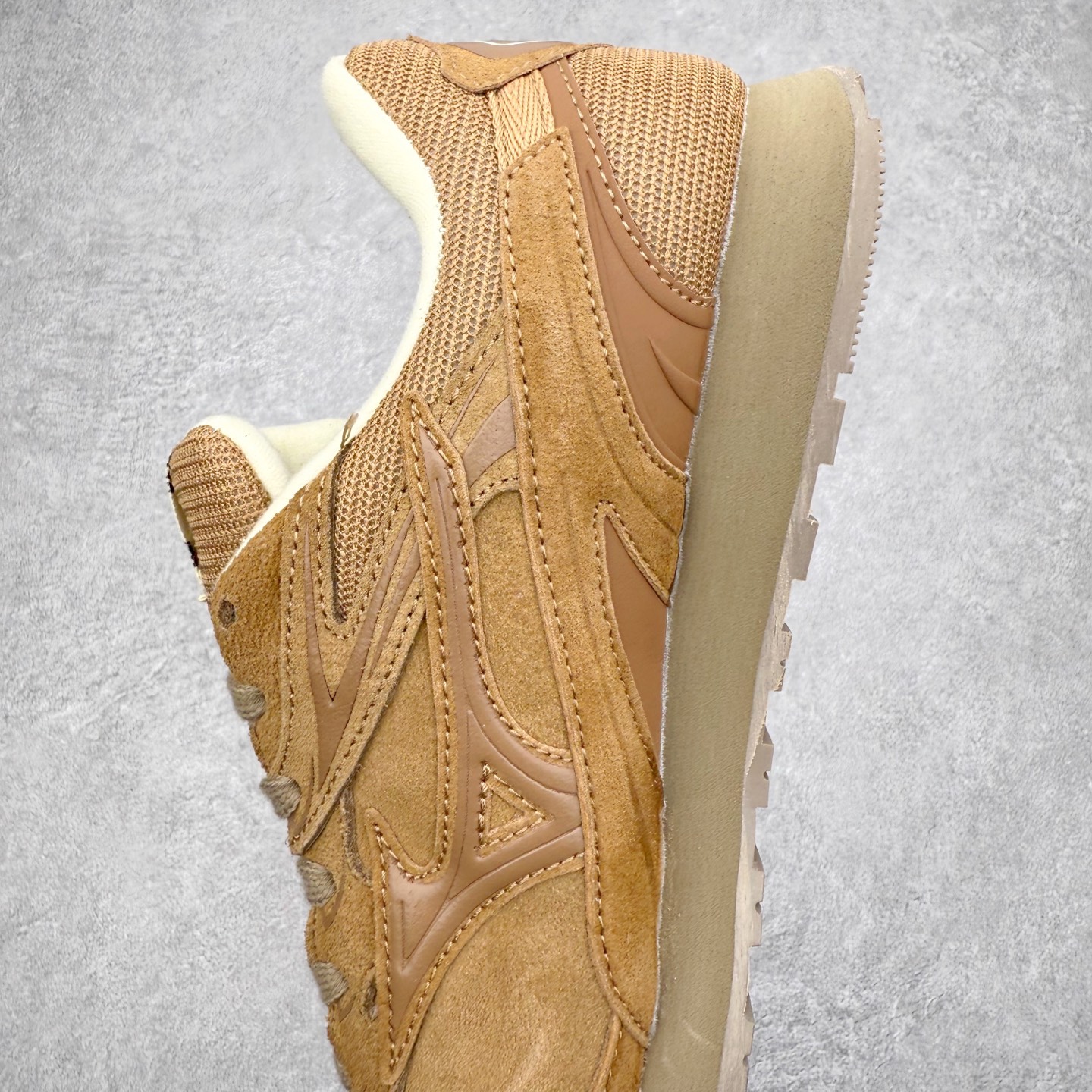 图片[7]-Mizuno LG 60S 2k 舒适百搭 德训 薄底 低帮 生活休闲鞋 男女同款 棕色 美津浓（Mizuno）是日本美津浓株式会社于1906年创立的运动品牌，经过一个多世纪的不断努力现已成为世界著名的运动器具、服装和鞋类生产商。美津浓力求服务于各类运动项目，并竭力使运动生活更加愉快和振奋。产品种类齐全，覆盖几乎全部主要运动项目，达到30万多个品类。尺码：36 36.5 37.5 38 38.5 39 40 40.5 41 42 42.5 43 44 44.5 45-选品中心