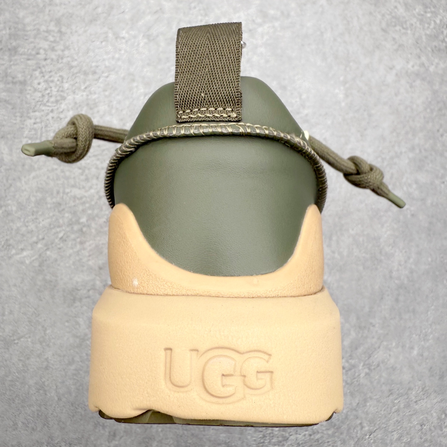 图片[8]-＃GD UGG 0910 经典秋冬羊皮毛一体雪地靴 隆丰A级澳洲进口羊皮毛一体 完全遵循ZP工艺流程 代工厂原厂版师 秉承无原鞋不开发选择 注重每一处细节 市面最正版型 TREADLITE\\\”轻翼\\\”科技外底 轻便/耐用/柔韧/桩型【售后郑重承诺】一个月内若出现重大脱胶/断底等质量问题 直接为您换新 翻毛皮鞋面 细腻亲肤再生聚酯纤维滚边 舒适易打理 保暖性佳 UGG plush™ 里衬和内底 茸软亲肤 舒适暖足 经典鞋型搭配轻盈厚底 稳稳拿捏秋冬出街时髦造型 Treadlite by UGG 轻翼大底 轻盈缓震 为双足减负 舒适轻便 助你轻松畅玩整天 尺码：35 36 37 38 39 40 41 42 43 44 45-选品中心