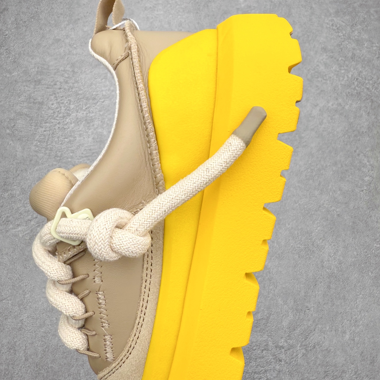 图片[7]-＃GD UGG 0910 经典秋冬羊皮毛一体雪地靴 隆丰A级澳洲进口羊皮毛一体 完全遵循ZP工艺流程 代工厂原厂版师 秉承无原鞋不开发选择 注重每一处细节 市面最正版型 TREADLITE\\\”轻翼\\\”科技外底 轻便/耐用/柔韧/桩型【售后郑重承诺】一个月内若出现重大脱胶/断底等质量问题 直接为您换新 翻毛皮鞋面 细腻亲肤再生聚酯纤维滚边 舒适易打理 保暖性佳 UGG plush™ 里衬和内底 茸软亲肤 舒适暖足 经典鞋型搭配轻盈厚底 稳稳拿捏秋冬出街时髦造型 Treadlite by UGG 轻翼大底 轻盈缓震 为双足减负 舒适轻便 助你轻松畅玩整天 尺码：35 36 37 38 39 40 41 42 43 44 45-选品中心