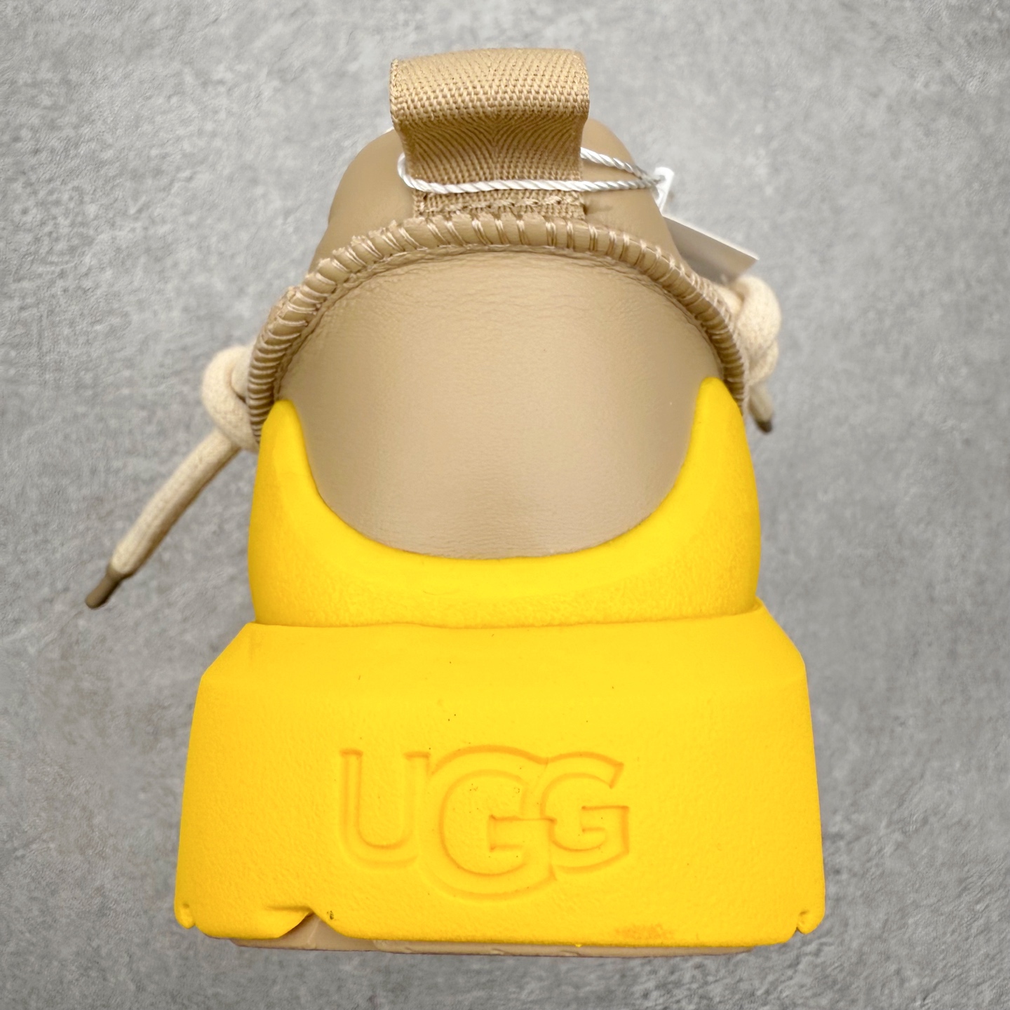 图片[8]-＃GD UGG 0910 经典秋冬羊皮毛一体雪地靴 隆丰A级澳洲进口羊皮毛一体 完全遵循ZP工艺流程 代工厂原厂版师 秉承无原鞋不开发选择 注重每一处细节 市面最正版型 TREADLITE\\\”轻翼\\\”科技外底 轻便/耐用/柔韧/桩型【售后郑重承诺】一个月内若出现重大脱胶/断底等质量问题 直接为您换新 翻毛皮鞋面 细腻亲肤再生聚酯纤维滚边 舒适易打理 保暖性佳 UGG plush™ 里衬和内底 茸软亲肤 舒适暖足 经典鞋型搭配轻盈厚底 稳稳拿捏秋冬出街时髦造型 Treadlite by UGG 轻翼大底 轻盈缓震 为双足减负 舒适轻便 助你轻松畅玩整天 尺码：35 36 37 38 39 40 41 42 43 44 45-选品中心