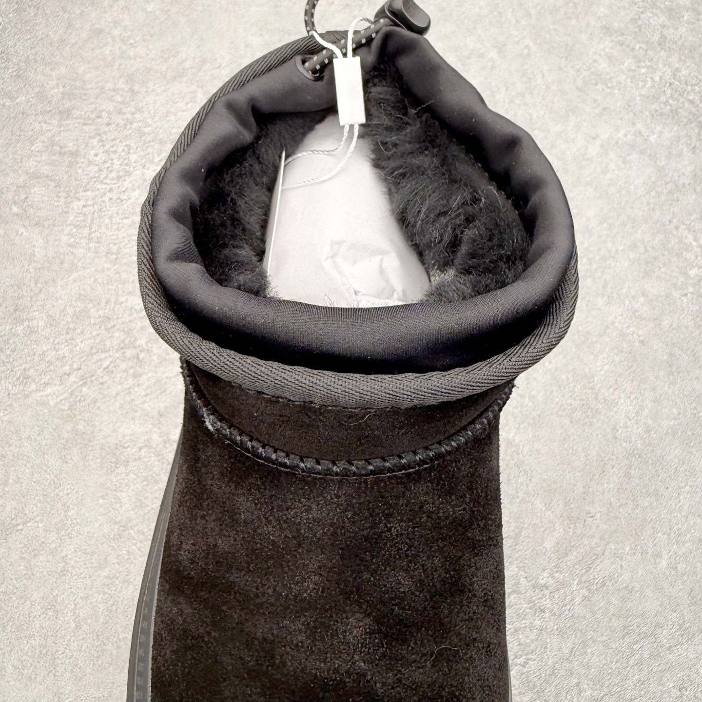 图片[5]-＃GD UGG 4196 经典秋冬羊皮毛一体雪地靴 隆丰A级澳洲进口羊皮毛一体 完全遵循ZP工艺流程 代工厂原厂版师 秉承无原鞋不开发选择 注重每一处细节 市面最正版型 TREADLITE\\\”轻翼\\\”科技外底 轻便/耐用/柔韧/桩型【售后郑重承诺】一个月内若出现重大脱胶/断底等质量问题 直接为您换新 翻毛皮鞋面 细腻亲肤再生聚酯纤维滚边 舒适易打理 保暖性佳 UGG plush™ 里衬和内底 茸软亲肤 舒适暖足 经典鞋型搭配轻盈厚底 稳稳拿捏秋冬出街时髦造型 Treadlite by UGG 轻翼大底 轻盈缓震 为双足减负 舒适轻便 助你轻松畅玩整天 尺码：35 36 37 38 39 40 41 42 43 44 45-选品中心