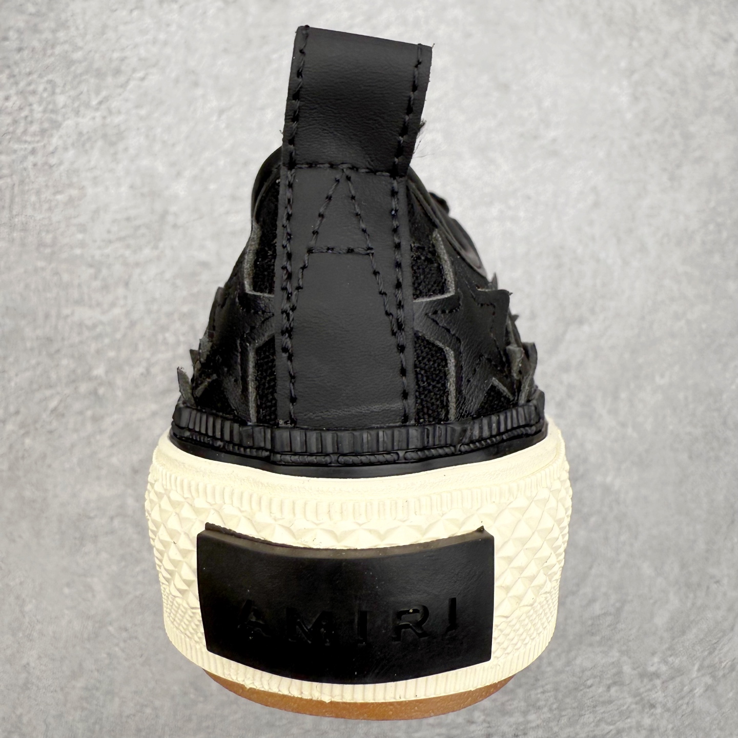 图片[8]-AMIRI Ma Court Low 埃米尔情侣款厚底刺绣复古休闲鞋 经典黑白棋盘格高盎司帆布鞋面搭配精致Ma刺绣将整体质感拉满，加厚格纹橡胶软底，增加耐磨有防滑，后跟部分鞋垫足足一厘米厚，上脚舒适度大大提升，全牛皮内里不捂脚，系带不穿孔的设计非常赞，舒适度和时髦度双双在线！尺码：36 37 38 39 40 41 42 43 44-选品中心