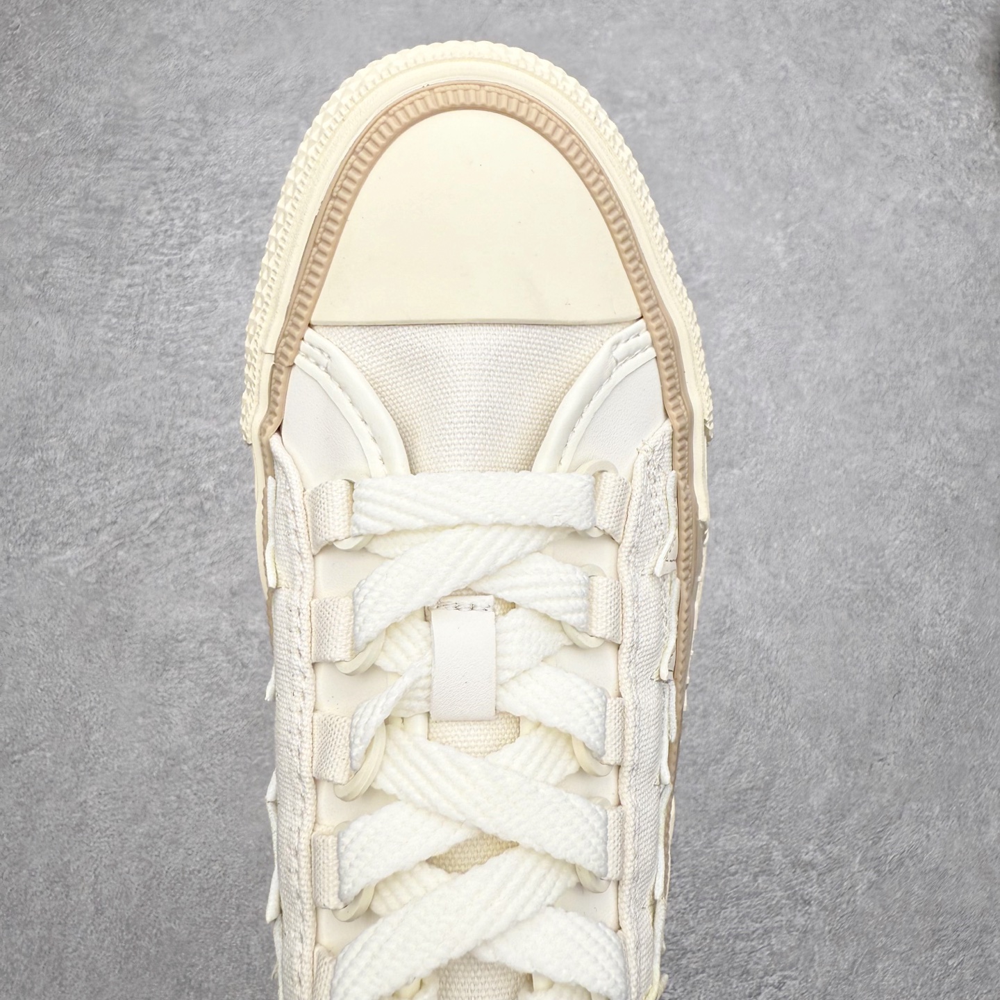 图片[4]-AMIRI Ma Court Low 埃米尔情侣款厚底刺绣复古休闲鞋 经典黑白棋盘格高盎司帆布鞋面搭配精致Ma刺绣将整体质感拉满，加厚格纹橡胶软底，增加耐磨有防滑，后跟部分鞋垫足足一厘米厚，上脚舒适度大大提升，全牛皮内里不捂脚，系带不穿孔的设计非常赞，舒适度和时髦度双双在线！尺码：36 37 38 39 40 41 42 43 44-选品中心