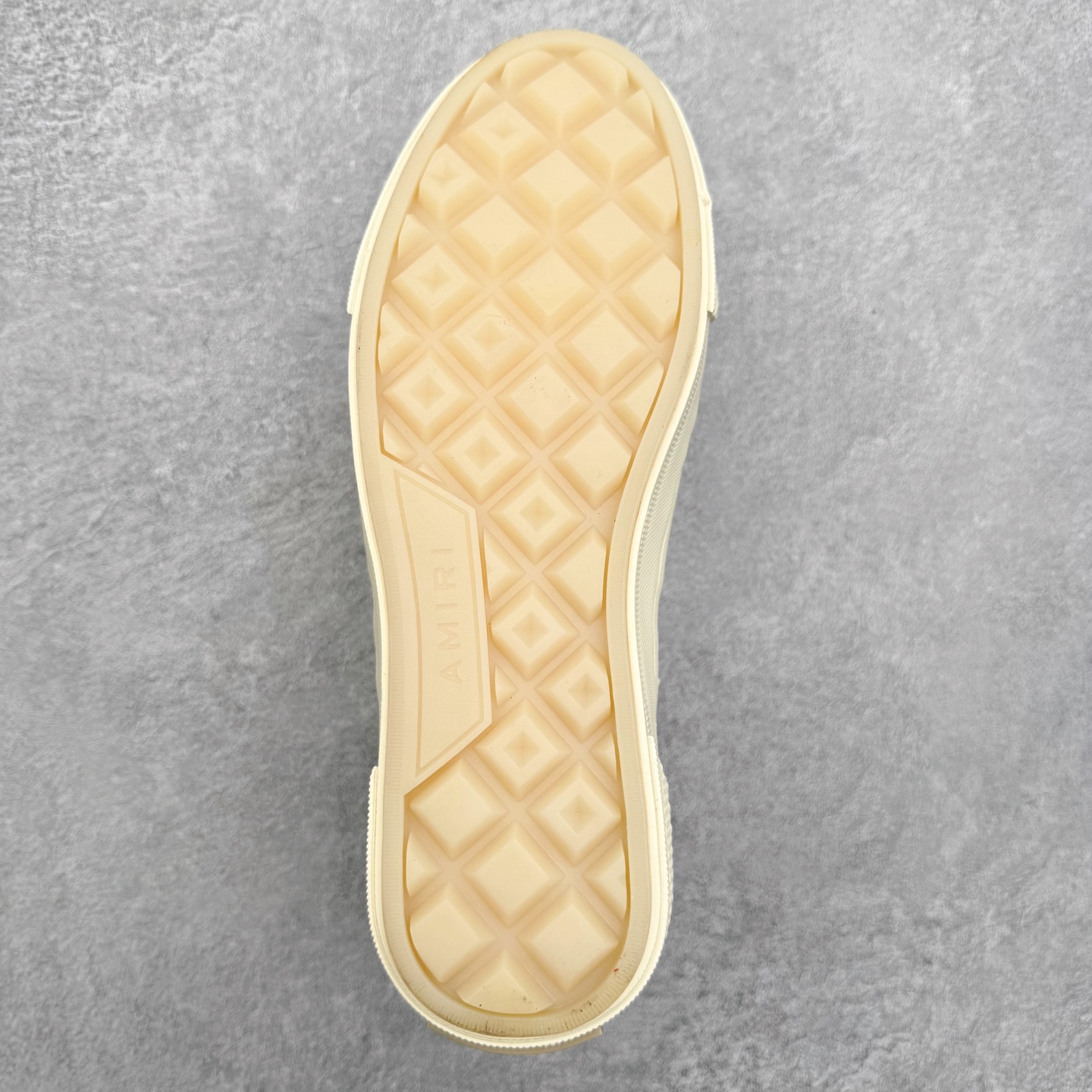 图片[9]-AMIRI Ma Court Low 埃米尔情侣款厚底刺绣复古休闲鞋 经典黑白棋盘格高盎司帆布鞋面搭配精致Ma刺绣将整体质感拉满，加厚格纹橡胶软底，增加耐磨有防滑，后跟部分鞋垫足足一厘米厚，上脚舒适度大大提升，全牛皮内里不捂脚，系带不穿孔的设计非常赞，舒适度和时髦度双双在线！尺码：36 37 38 39 40 41 42 43 44-选品中心