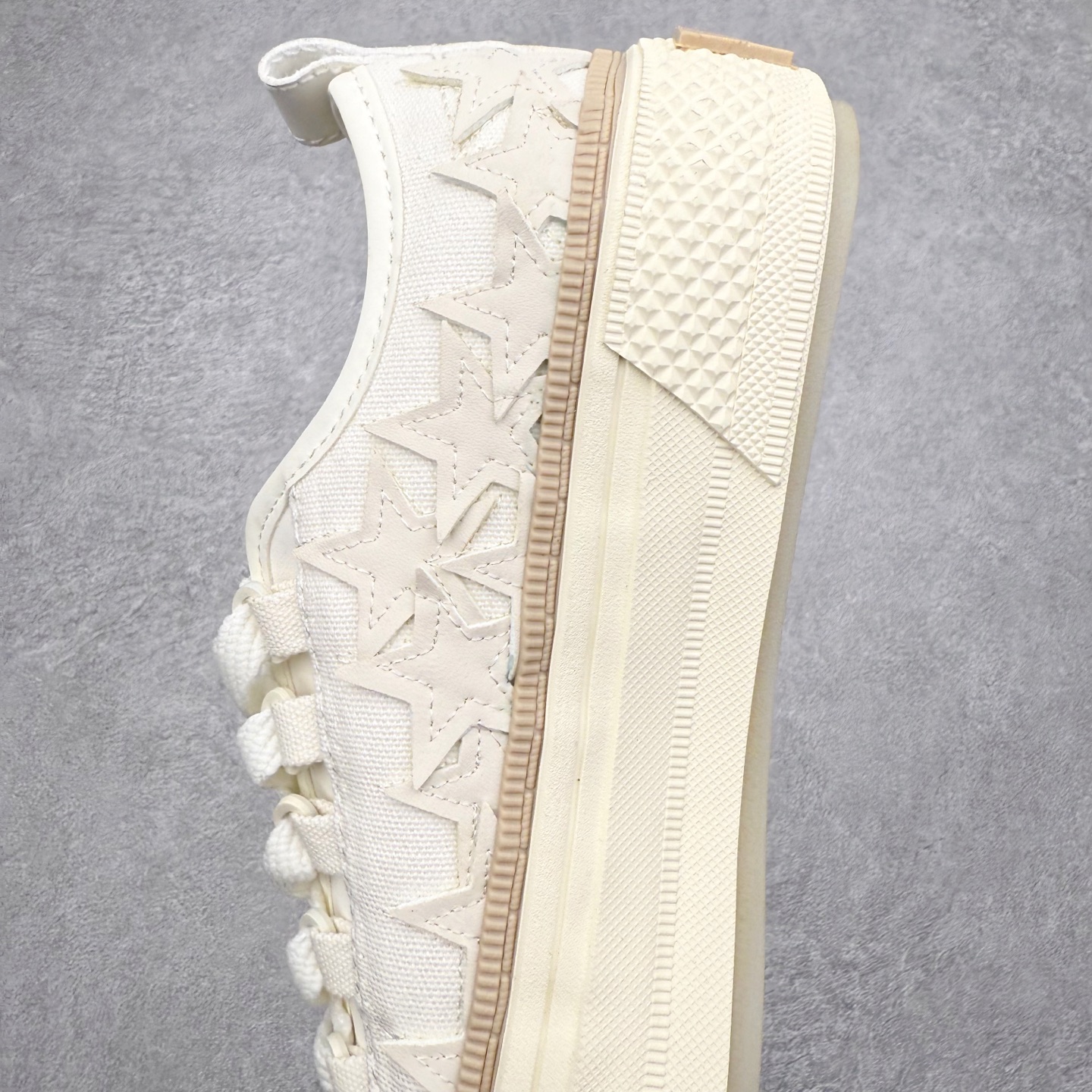 图片[7]-AMIRI Ma Court Low 埃米尔情侣款厚底刺绣复古休闲鞋 经典黑白棋盘格高盎司帆布鞋面搭配精致Ma刺绣将整体质感拉满，加厚格纹橡胶软底，增加耐磨有防滑，后跟部分鞋垫足足一厘米厚，上脚舒适度大大提升，全牛皮内里不捂脚，系带不穿孔的设计非常赞，舒适度和时髦度双双在线！尺码：36 37 38 39 40 41 42 43 44-选品中心