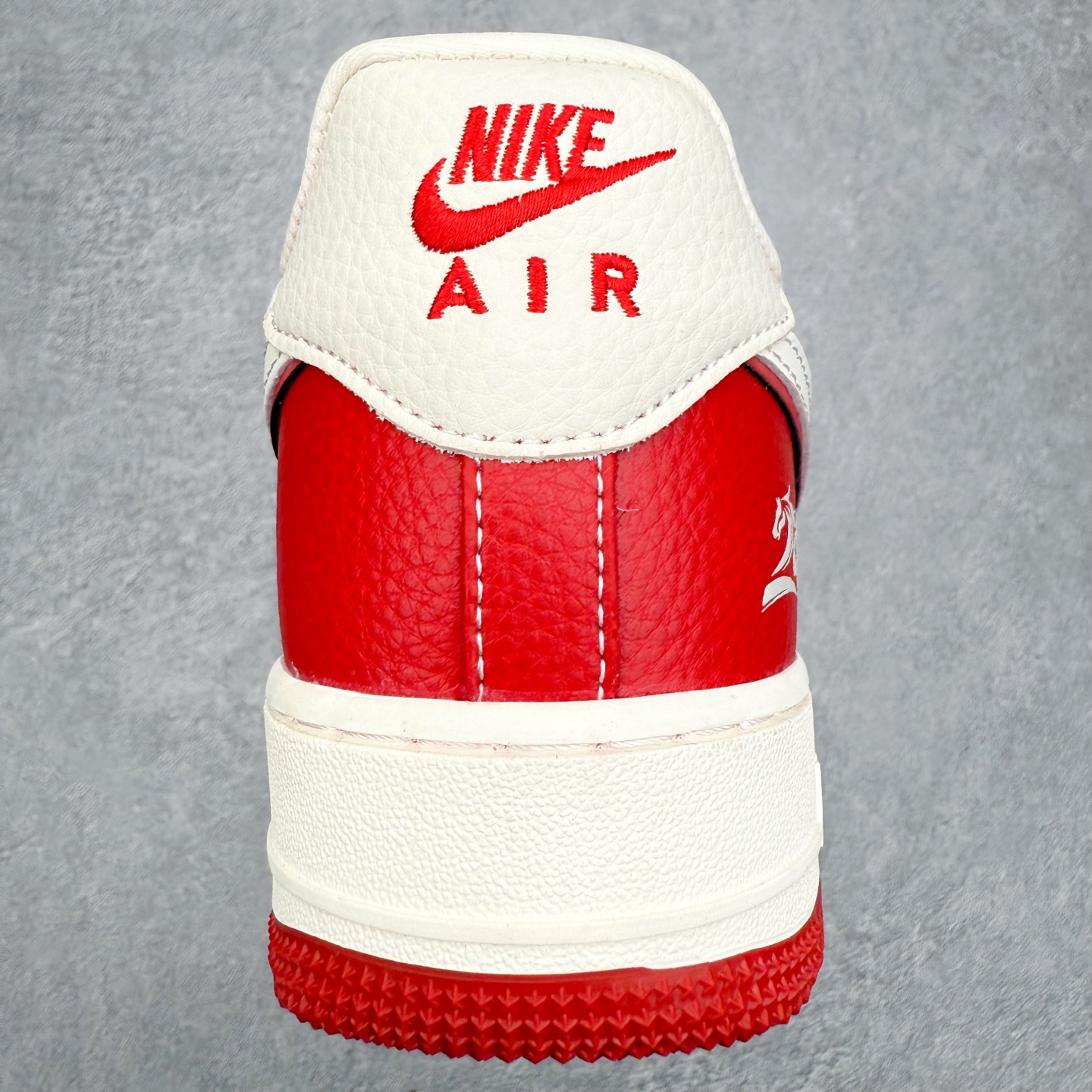 图片[8]-NK Air Force 1´07 Low 空军一号低帮百搭休闲运动板鞋 XL1979-134 柔软、弹性十足的缓震性能和出色的中底设计 横跨复古与现代的外型结合 造就出风靡全球 三十多年的Force 1 直到今天还深受青睐 实拍调校N版已经零色差零失真 百分百还原实物色彩所见即所得 不存在货不对板色差等低级问题 选购参考实物拍摄 不混卖不参货 只用心做好货严格选品 承诺混一赔十 尺码：36 36.5 37.5 38 38.5 39 40 40.5 41 42 42.5 43 44 44.5 45-选品中心