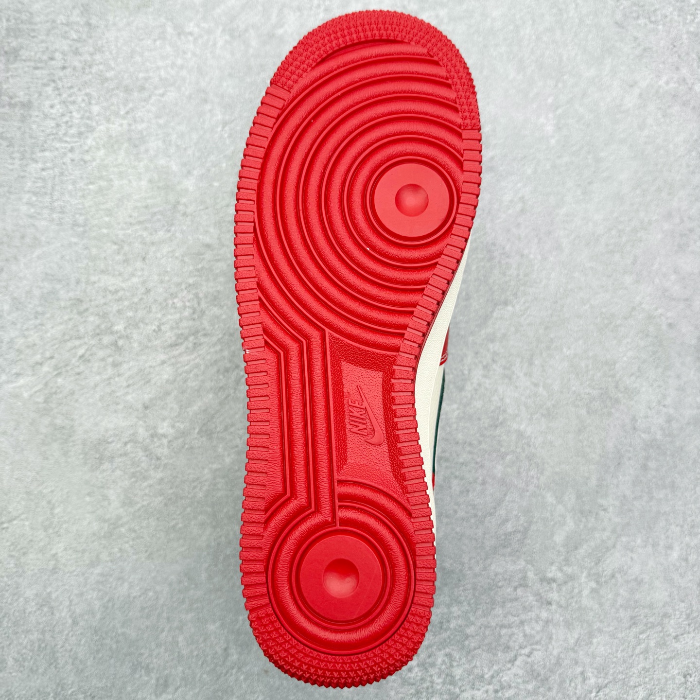 图片[9]-NK Air Force 1´07 Low 空军一号低帮百搭休闲运动板鞋 XL1979-134 柔软、弹性十足的缓震性能和出色的中底设计 横跨复古与现代的外型结合 造就出风靡全球 三十多年的Force 1 直到今天还深受青睐 实拍调校N版已经零色差零失真 百分百还原实物色彩所见即所得 不存在货不对板色差等低级问题 选购参考实物拍摄 不混卖不参货 只用心做好货严格选品 承诺混一赔十 尺码：36 36.5 37.5 38 38.5 39 40 40.5 41 42 42.5 43 44 44.5 45-选品中心