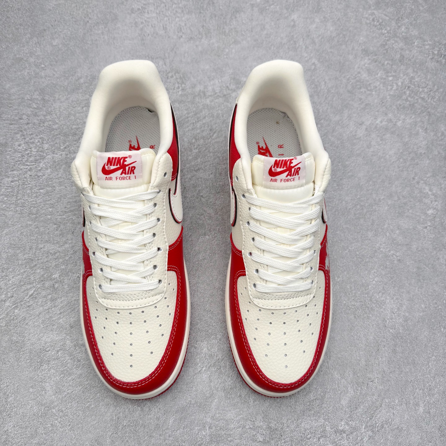 图片[2]-NK Air Force 1´07 Low 空军一号低帮百搭休闲运动板鞋 XL1979-134 柔软、弹性十足的缓震性能和出色的中底设计 横跨复古与现代的外型结合 造就出风靡全球 三十多年的Force 1 直到今天还深受青睐 实拍调校N版已经零色差零失真 百分百还原实物色彩所见即所得 不存在货不对板色差等低级问题 选购参考实物拍摄 不混卖不参货 只用心做好货严格选品 承诺混一赔十 尺码：36 36.5 37.5 38 38.5 39 40 40.5 41 42 42.5 43 44 44.5 45-选品中心