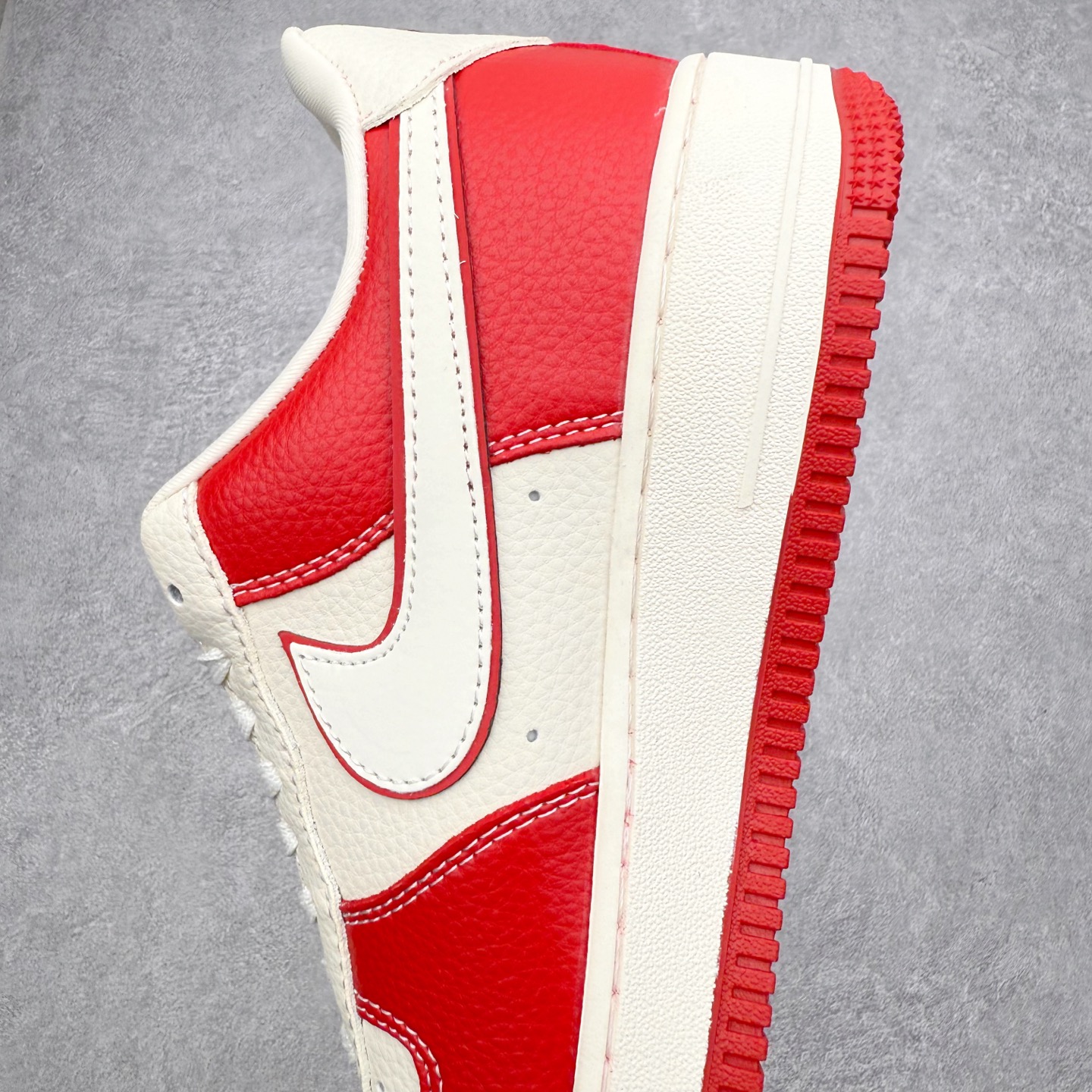 图片[7]-NK Air Force 1´07 Low 空军一号低帮百搭休闲运动板鞋 XL1979-134 柔软、弹性十足的缓震性能和出色的中底设计 横跨复古与现代的外型结合 造就出风靡全球 三十多年的Force 1 直到今天还深受青睐 实拍调校N版已经零色差零失真 百分百还原实物色彩所见即所得 不存在货不对板色差等低级问题 选购参考实物拍摄 不混卖不参货 只用心做好货严格选品 承诺混一赔十 尺码：36 36.5 37.5 38 38.5 39 40 40.5 41 42 42.5 43 44 44.5 45-选品中心