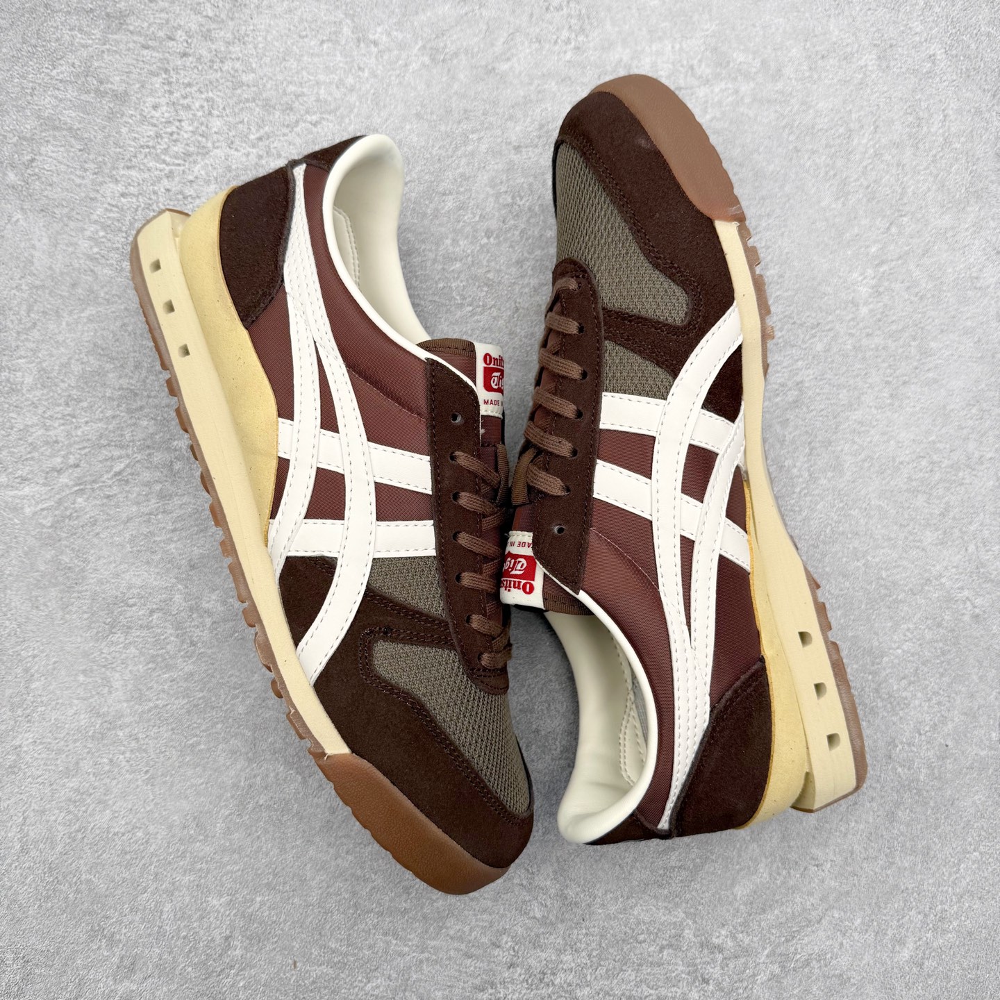 图片[3]-Asics Onitsuka Tiger Ultimate 81 EX 亚瑟士终极系列低帮复古风百搭皮革休闲运动慢跑鞋 采用软质荔枝纹牛培皮鞋面材质 配置OrthoLite鞋垫 轻质Eva缓震组合耐磨橡胶外底 Onitsuka Tiger 鬼塚虎 ULTIMATE 81EX 1183B510 中性款运动鞋 鞋跟底部的缓震孔设计以及TPU后跟保护片强化稳定性 造就合乎新时代高性能运动鞋标准的现代鞋款 牛皮革鞋面 FLYTEFOAM Propel中底增强缓震性与回弹性 鞋跟处采用fuzeGEL缓震胶科技 强化缓震 OrthoLite鞋垫 进一步强化缓震Gel-Kayano超轻量专业运动慢跑鞋 尺码：36-45-选品中心