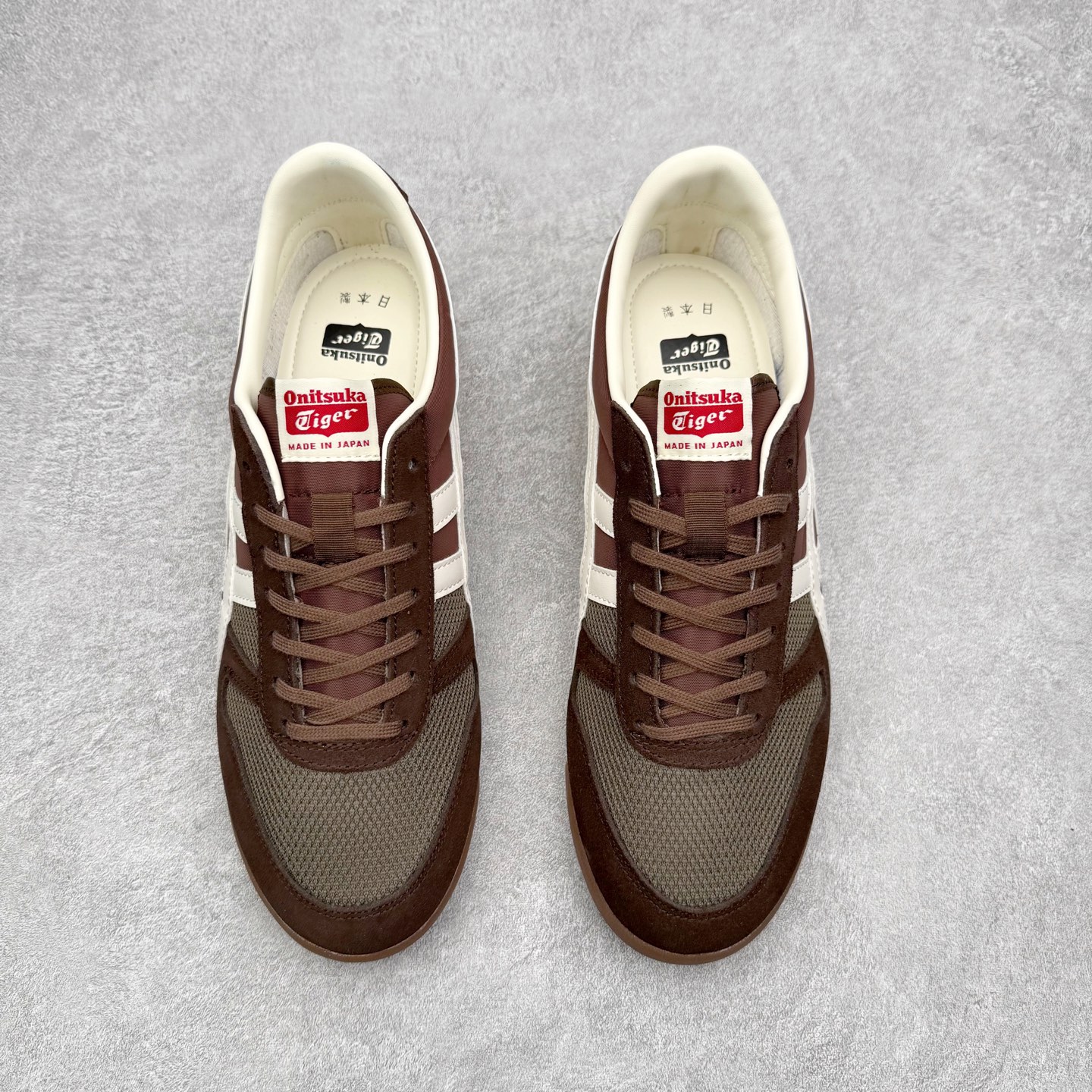 图片[2]-Asics Onitsuka Tiger Ultimate 81 EX 亚瑟士终极系列低帮复古风百搭皮革休闲运动慢跑鞋 采用软质荔枝纹牛培皮鞋面材质 配置OrthoLite鞋垫 轻质Eva缓震组合耐磨橡胶外底 Onitsuka Tiger 鬼塚虎 ULTIMATE 81EX 1183B510 中性款运动鞋 鞋跟底部的缓震孔设计以及TPU后跟保护片强化稳定性 造就合乎新时代高性能运动鞋标准的现代鞋款 牛皮革鞋面 FLYTEFOAM Propel中底增强缓震性与回弹性 鞋跟处采用fuzeGEL缓震胶科技 强化缓震 OrthoLite鞋垫 进一步强化缓震Gel-Kayano超轻量专业运动慢跑鞋 尺码：36-45-选品中心