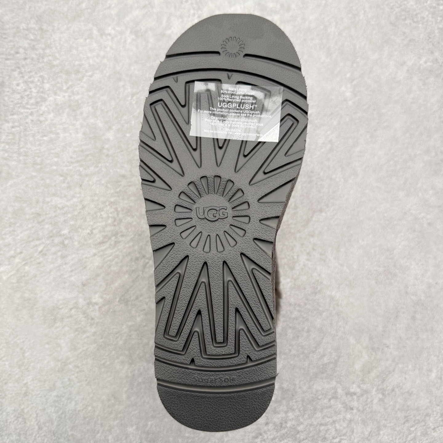 图片[9]-UGG 秋冬羊皮毛一体雪地靴 全鞋采用ZP同厂 隆丰A级澳洲进口羊皮毛一体 品牌代工厂生产线 完全遵循ZP工艺流程 代工厂原厂版师 秉承无原鞋不开发选择 注重每一处细节 市面最正版型 TREADLITE\\\”轻翼\\\”科技外底 轻便/耐用/柔韧/桩型【售后郑重承诺】一个月内若出现重大脱胶/断底等质量问题 直接为您换新！尺码：35 36 37 38 39 40-选品中心