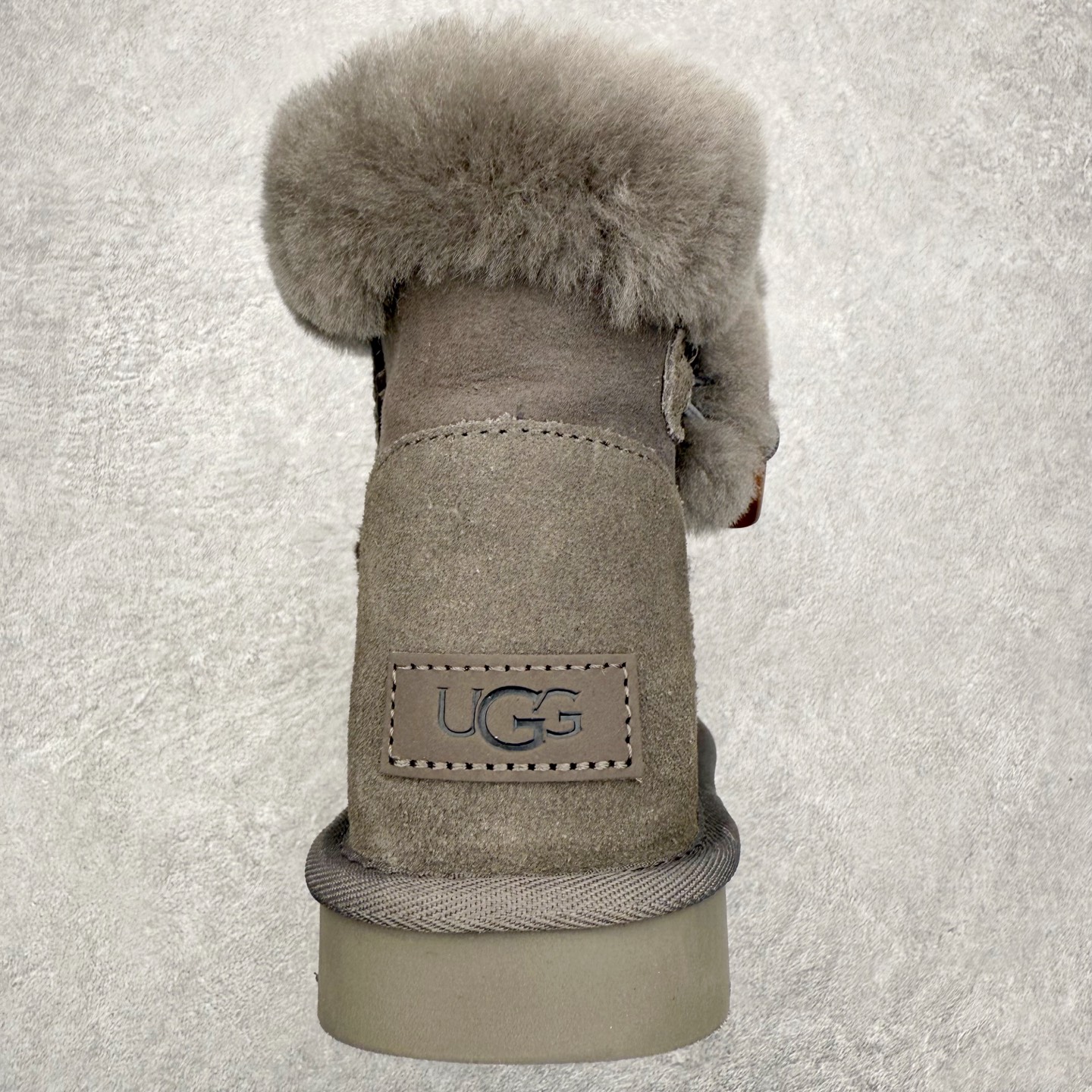 图片[8]-UGG 秋冬羊皮毛一体雪地靴 全鞋采用ZP同厂 隆丰A级澳洲进口羊皮毛一体 品牌代工厂生产线 完全遵循ZP工艺流程 代工厂原厂版师 秉承无原鞋不开发选择 注重每一处细节 市面最正版型 TREADLITE\\\”轻翼\\\”科技外底 轻便/耐用/柔韧/桩型【售后郑重承诺】一个月内若出现重大脱胶/断底等质量问题 直接为您换新！尺码：35 36 37 38 39 40-选品中心