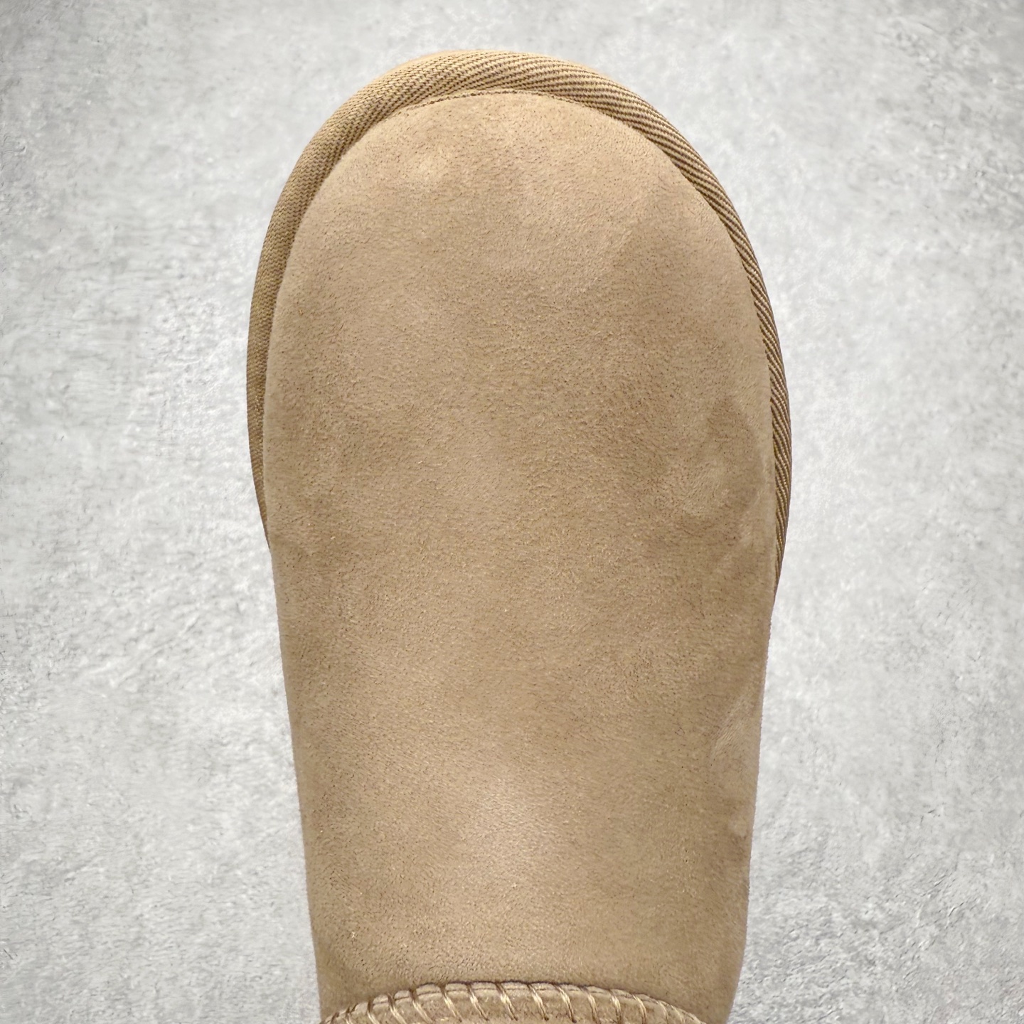 图片[4]-UGG 秋冬羊皮毛一体雪地靴 全鞋采用ZP同厂 隆丰A级澳洲进口羊皮毛一体 品牌代工厂生产线 完全遵循ZP工艺流程 代工厂原厂版师 秉承无原鞋不开发选择 注重每一处细节 市面最正版型 TREADLITE\\\”轻翼\\\”科技外底 轻便/耐用/柔韧/桩型【售后郑重承诺】一个月内若出现重大脱胶/断底等质量问题 直接为您换新！尺码：35 36 37 38 39 40-选品中心