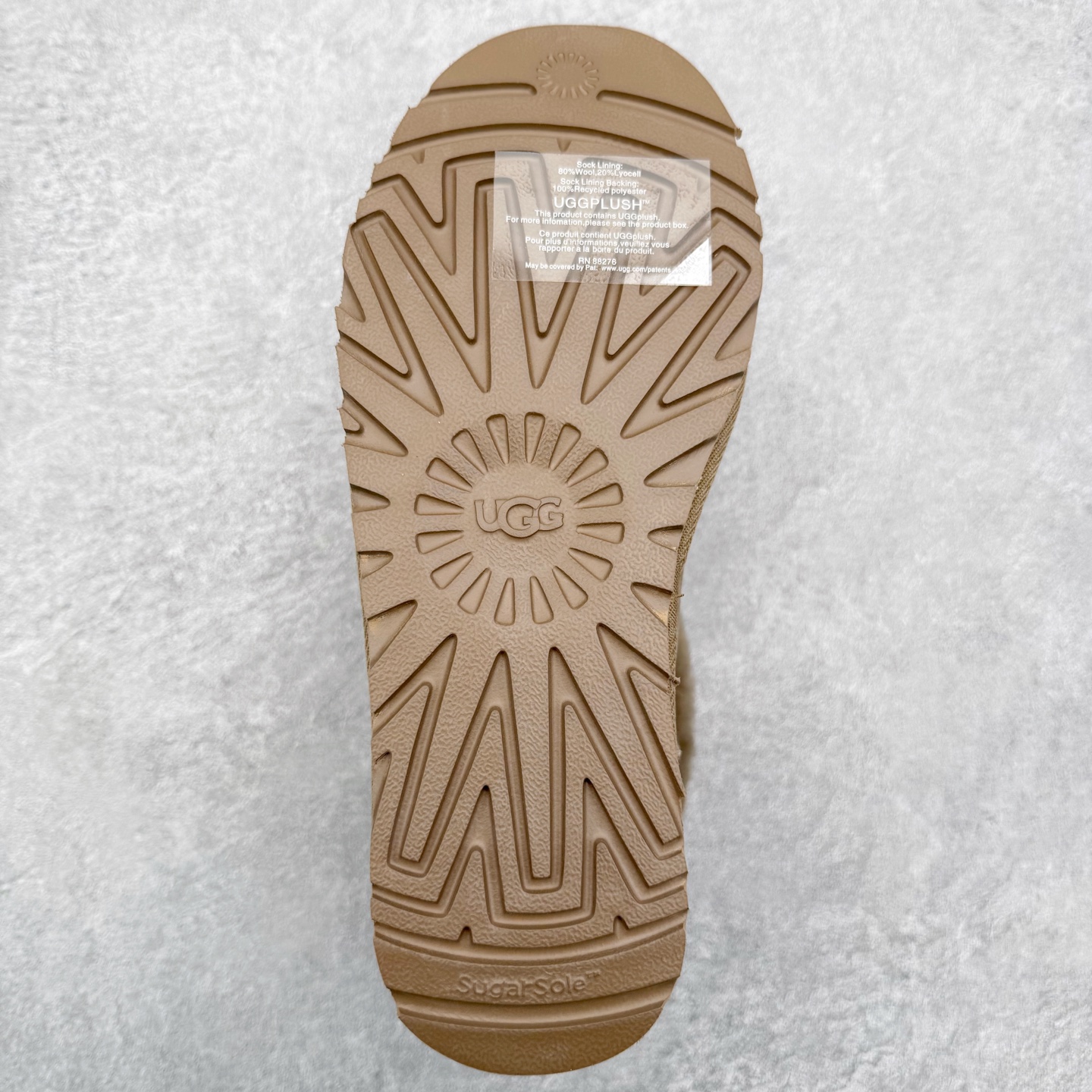 图片[9]-UGG 秋冬羊皮毛一体雪地靴 全鞋采用ZP同厂 隆丰A级澳洲进口羊皮毛一体 品牌代工厂生产线 完全遵循ZP工艺流程 代工厂原厂版师 秉承无原鞋不开发选择 注重每一处细节 市面最正版型 TREADLITE\\\”轻翼\\\”科技外底 轻便/耐用/柔韧/桩型【售后郑重承诺】一个月内若出现重大脱胶/断底等质量问题 直接为您换新！尺码：35 36 37 38 39 40-选品中心