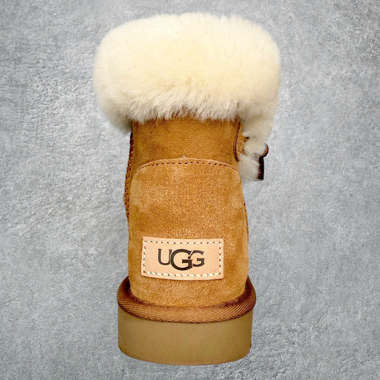 图片[8]-UGG 秋冬羊皮毛一体雪地靴 全鞋采用ZP同厂 隆丰A级澳洲进口羊皮毛一体 品牌代工厂生产线 完全遵循ZP工艺流程 代工厂原厂版师 秉承无原鞋不开发选择 注重每一处细节 市面最正版型 TREADLITE\\\”轻翼\\\”科技外底 轻便/耐用/柔韧/桩型【售后郑重承诺】一个月内若出现重大脱胶/断底等质量问题 直接为您换新！尺码：35 36 37 38 39 40-选品中心