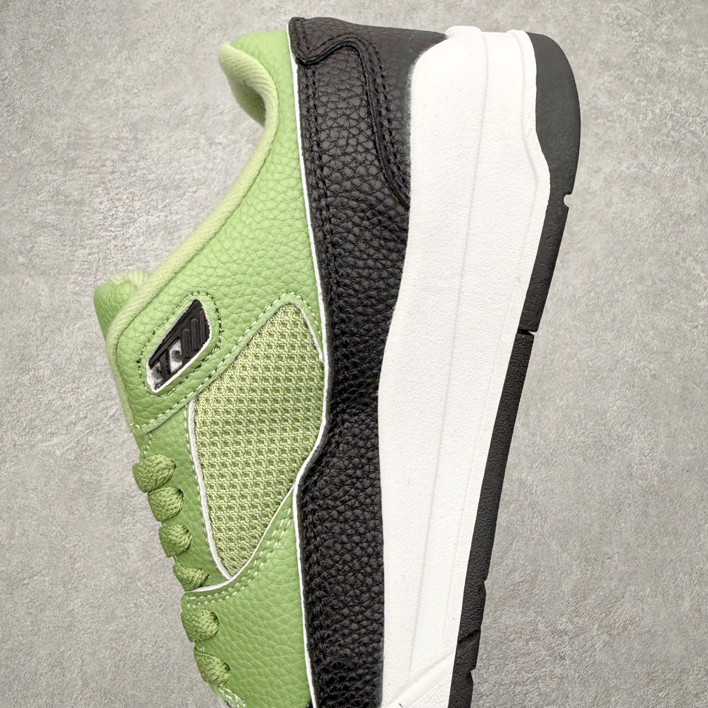 图片[7]-Air Jordan AJ Flight Court 乔丹低帮复古篮球鞋 设计简约又不失复古韵味鞋内的鞋垫柔软且有弹性 能够很好地缓冲落地时的冲击力鞋面的材质贴合脚部 鞋底的纹路设计合理 抓地力很强 尺码： 36 36.5 37.5 38 38.5 39 40 40.5 41 42 42.5 43 44 45 46 47 47.5-选品中心