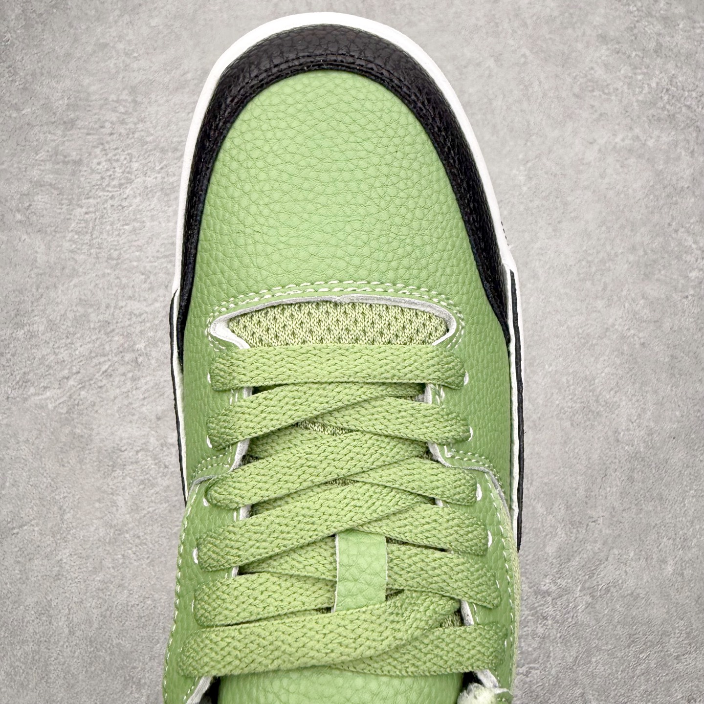 图片[4]-Air Jordan AJ Flight Court 乔丹低帮复古篮球鞋 设计简约又不失复古韵味鞋内的鞋垫柔软且有弹性 能够很好地缓冲落地时的冲击力鞋面的材质贴合脚部 鞋底的纹路设计合理 抓地力很强 尺码： 36 36.5 37.5 38 38.5 39 40 40.5 41 42 42.5 43 44 45 46 47 47.5-选品中心