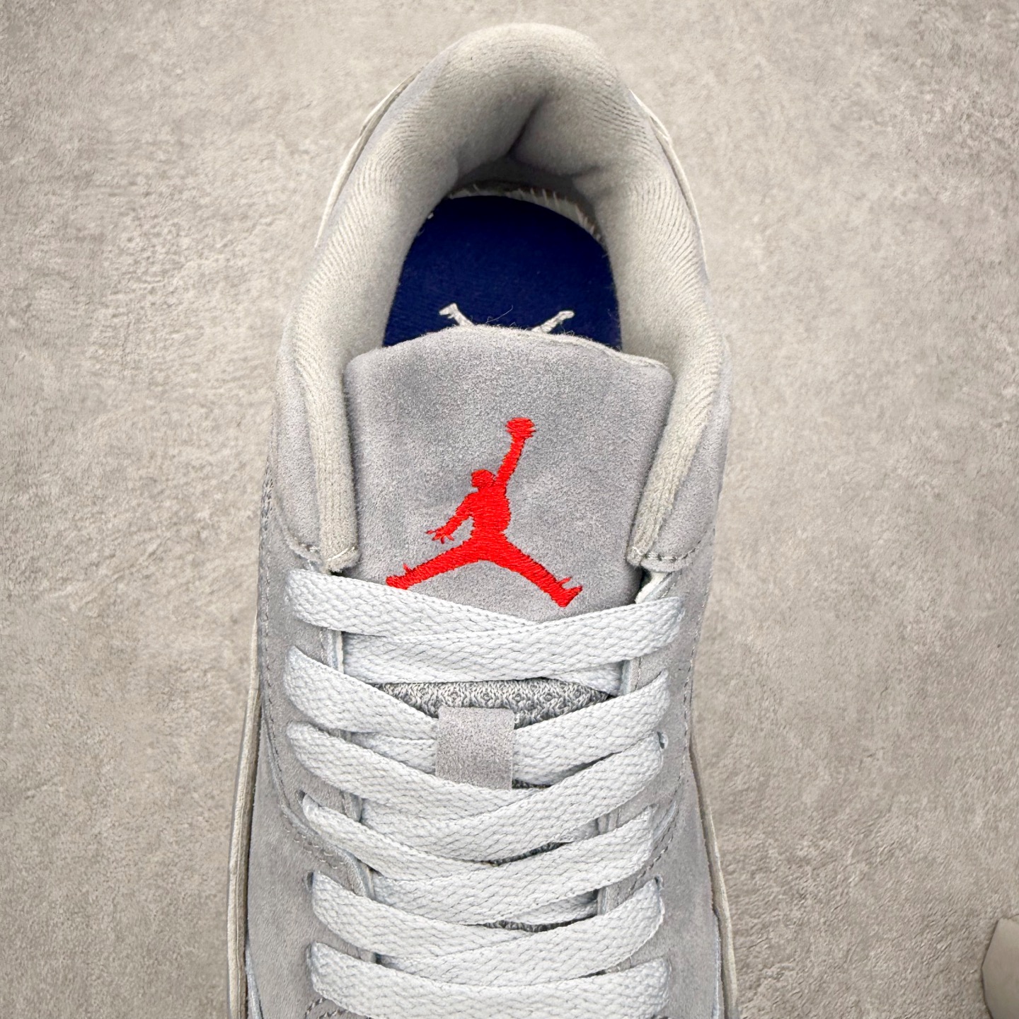 图片[5]-Air Jordan AJ Flight Court 乔丹低帮复古篮球鞋 设计简约又不失复古韵味鞋内的鞋垫柔软且有弹性 能够很好地缓冲落地时的冲击力鞋面的材质贴合脚部 鞋底的纹路设计合理 抓地力很强 尺码： 36 36.5 37.5 38 38.5 39 40 40.5 41 42 42.5 43 44 45 46 47 47.5-选品中心