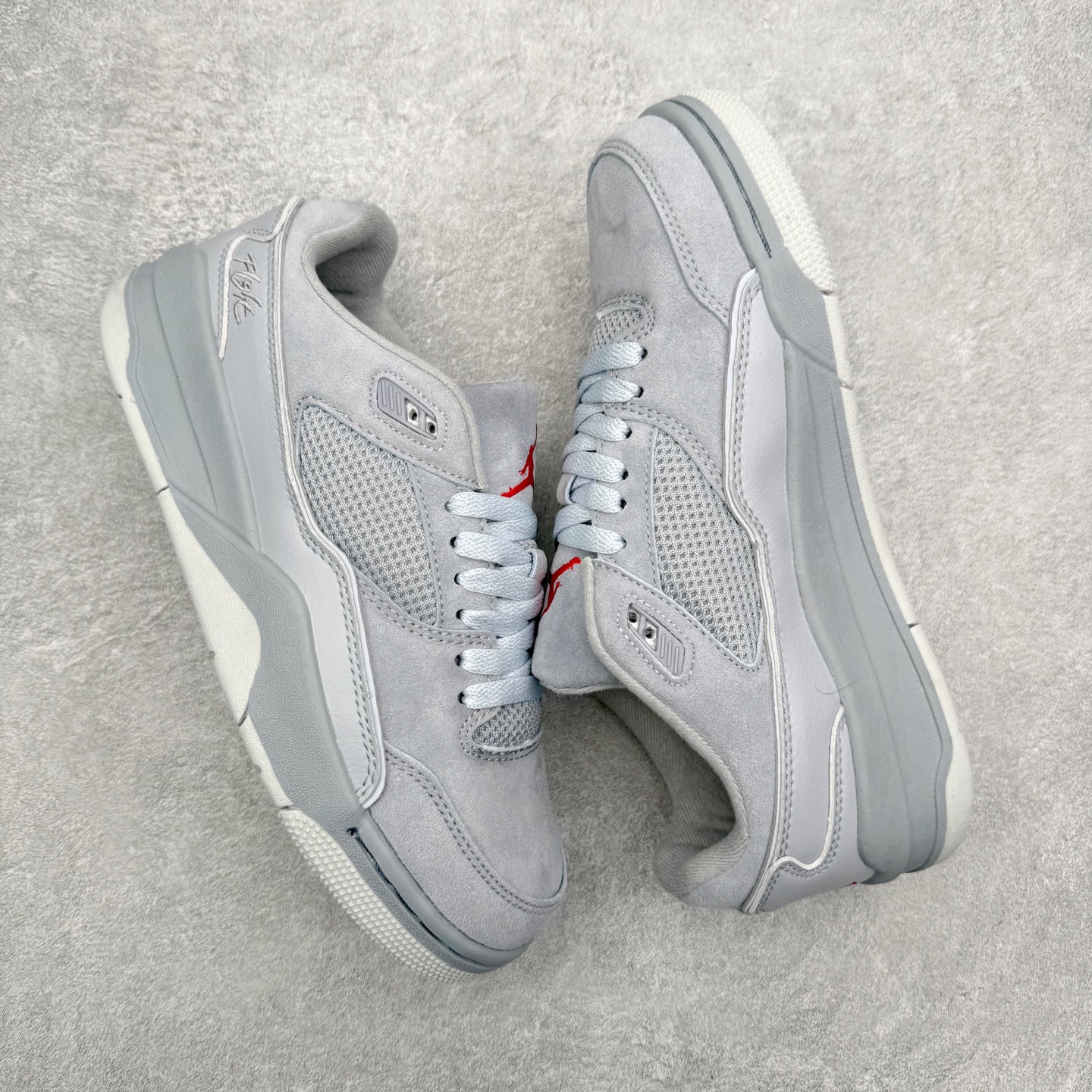 图片[3]-Air Jordan AJ Flight Court 乔丹低帮复古篮球鞋 设计简约又不失复古韵味鞋内的鞋垫柔软且有弹性 能够很好地缓冲落地时的冲击力鞋面的材质贴合脚部 鞋底的纹路设计合理 抓地力很强 尺码： 36 36.5 37.5 38 38.5 39 40 40.5 41 42 42.5 43 44 45 46 47 47.5-选品中心