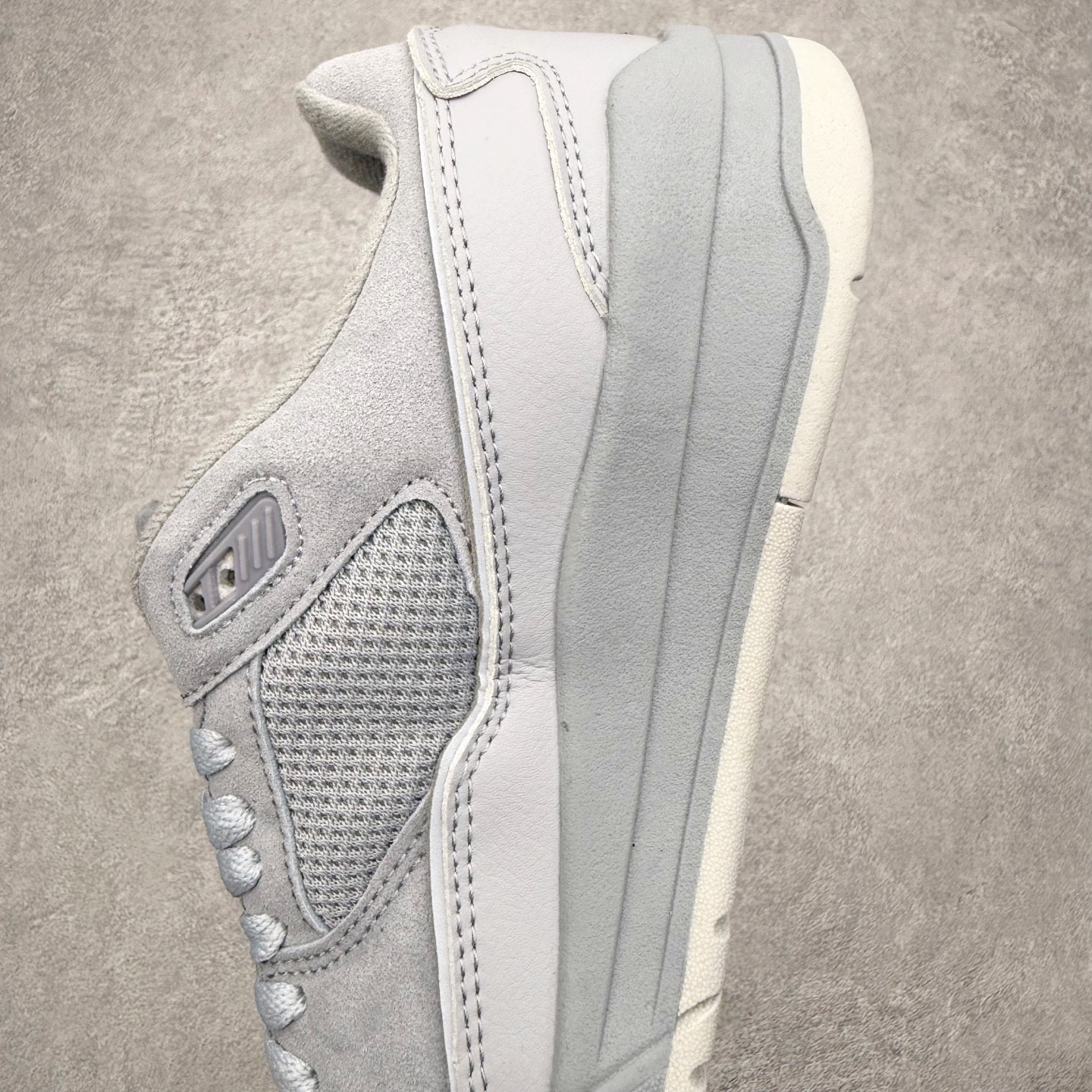 图片[7]-Air Jordan AJ Flight Court 乔丹低帮复古篮球鞋 设计简约又不失复古韵味鞋内的鞋垫柔软且有弹性 能够很好地缓冲落地时的冲击力鞋面的材质贴合脚部 鞋底的纹路设计合理 抓地力很强 尺码： 36 36.5 37.5 38 38.5 39 40 40.5 41 42 42.5 43 44 45 46 47 47.5-选品中心