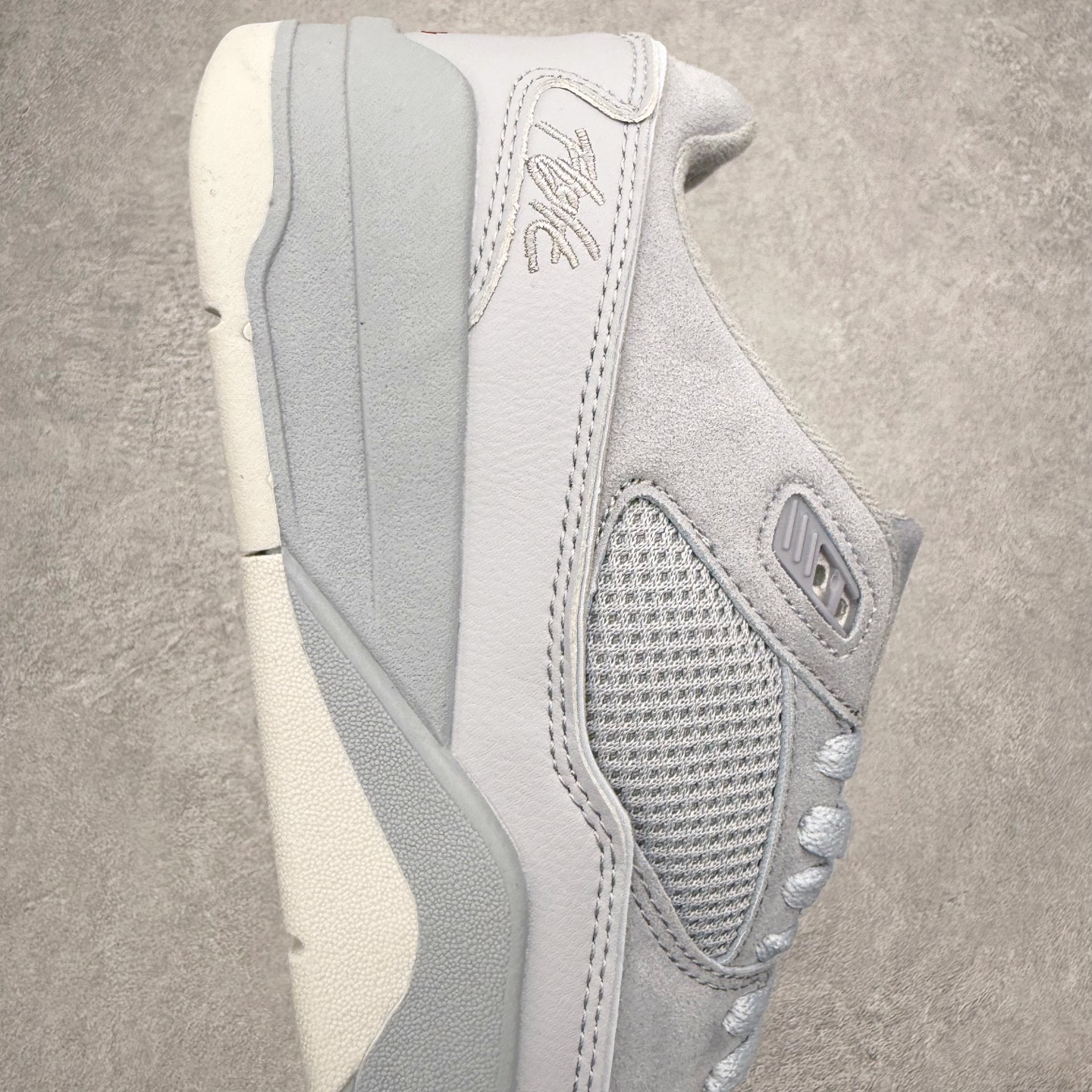 图片[6]-Air Jordan AJ Flight Court 乔丹低帮复古篮球鞋 设计简约又不失复古韵味鞋内的鞋垫柔软且有弹性 能够很好地缓冲落地时的冲击力鞋面的材质贴合脚部 鞋底的纹路设计合理 抓地力很强 尺码： 36 36.5 37.5 38 38.5 39 40 40.5 41 42 42.5 43 44 45 46 47 47.5-选品中心